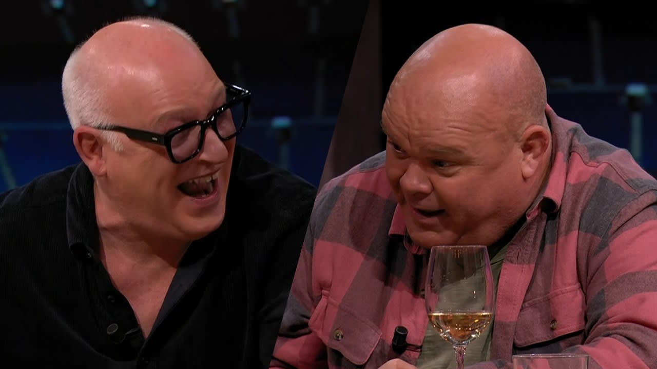 Paul de Leeuw probeert olijf in mond René te schieten: 'Niet de bedoeling van dit programma'