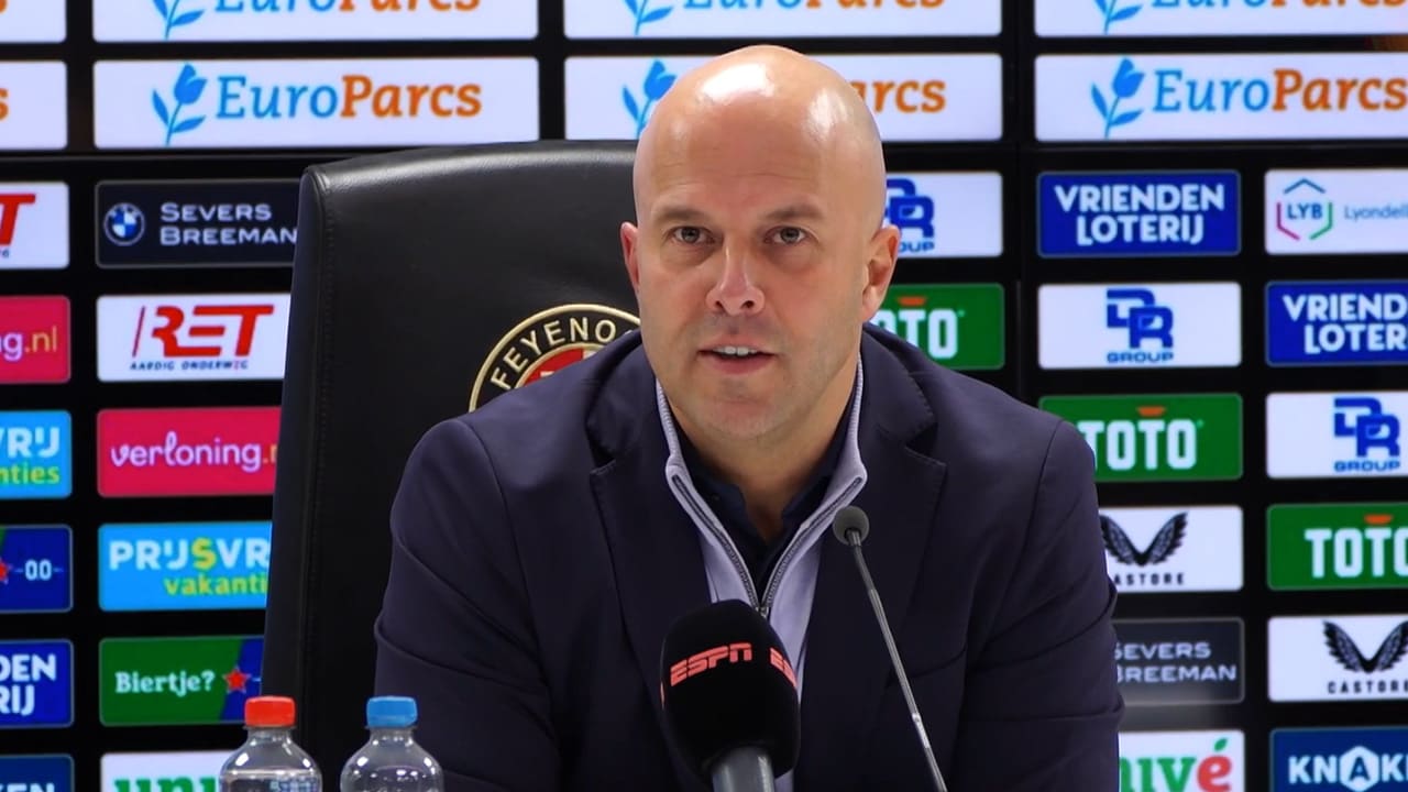 Arne Slot legt wissel uit: 'Met meer spelers te maken dan alleen Giménez'