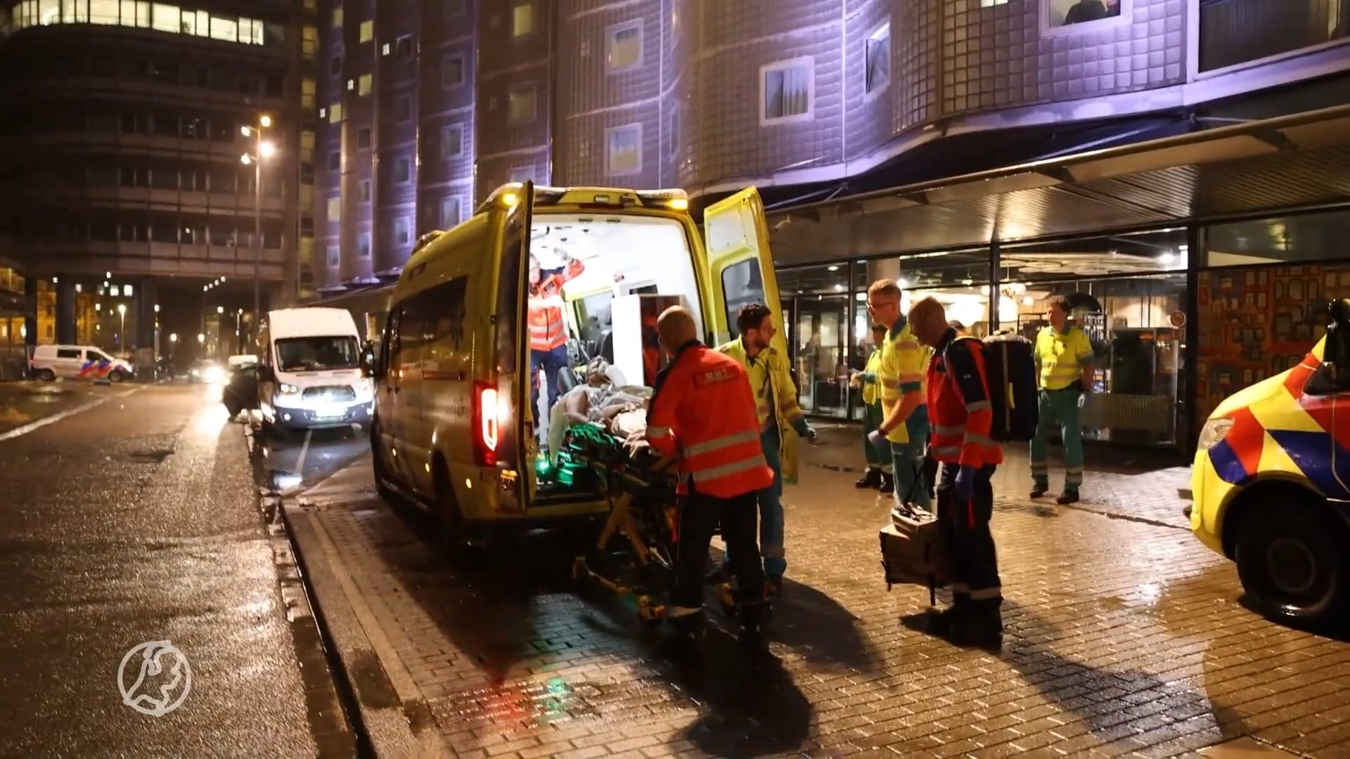 Toerist neergestoken bij Amsterdam Centraal, dader wilde mogelijk meer mensen neersteken