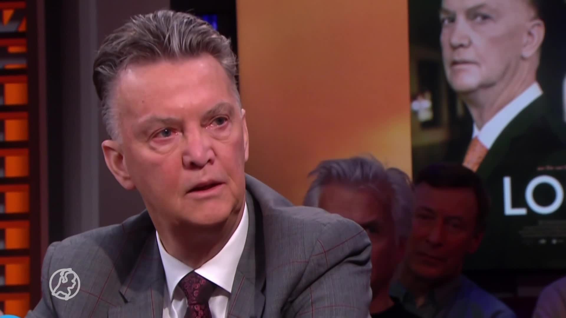 Superfan Marcel geschokt na slecht nieuws Louis van Gaal