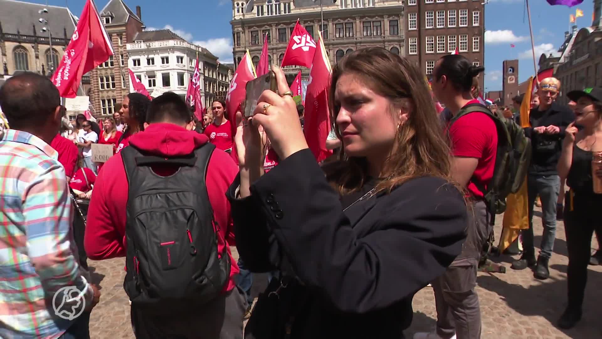 Honderden studenten protesteren in Amsterdam voor ruimere basisbeurs