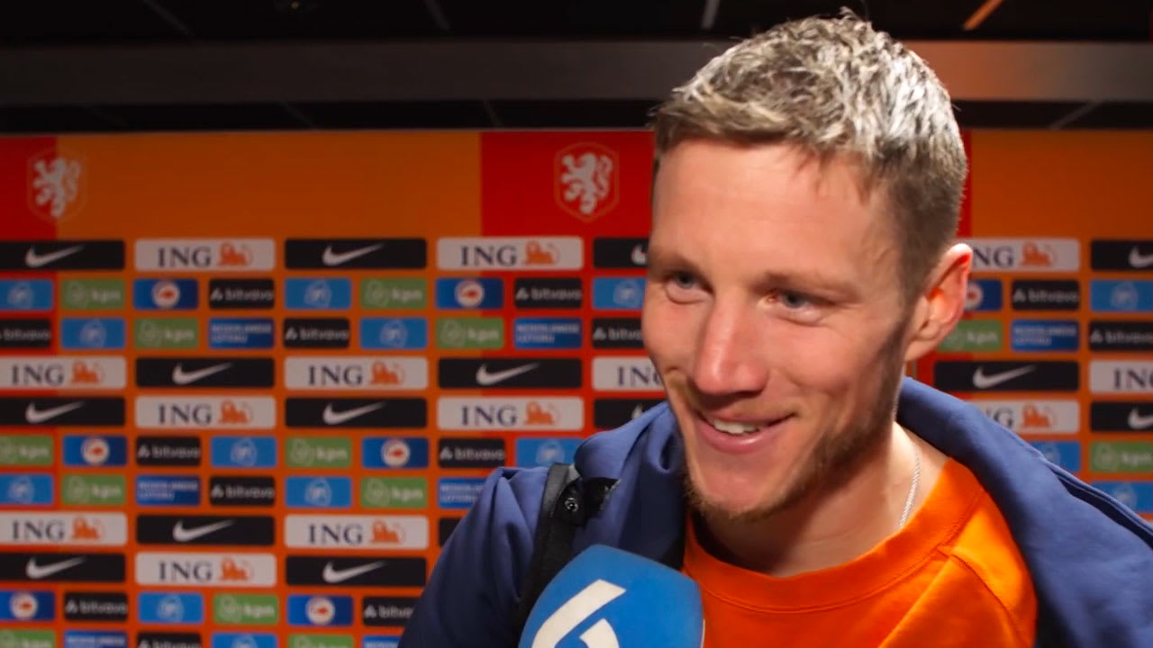 Wout Weghorst zingt onder de douche: ‘Dat hebben jullie toch niet allemaal gehoord?’