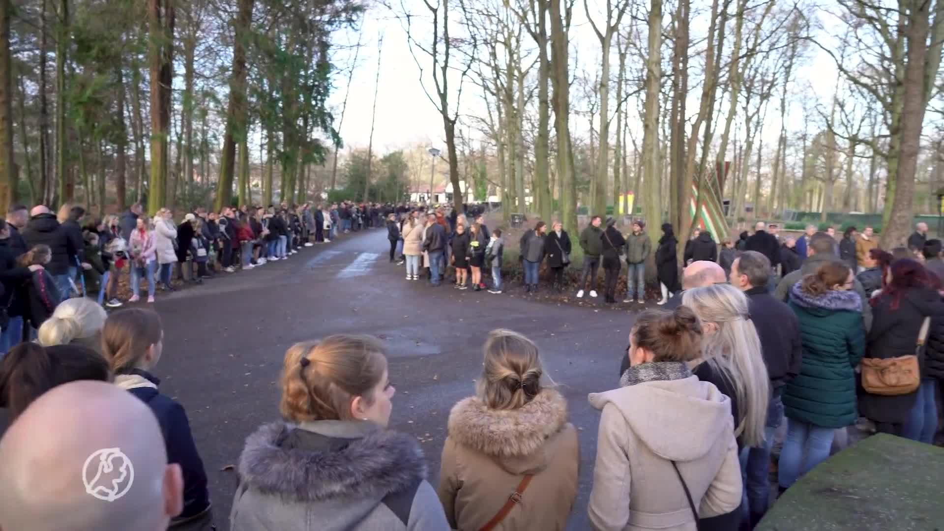 Honderden mensen vormen erehaag voor doodgeschoten Gianna (14)