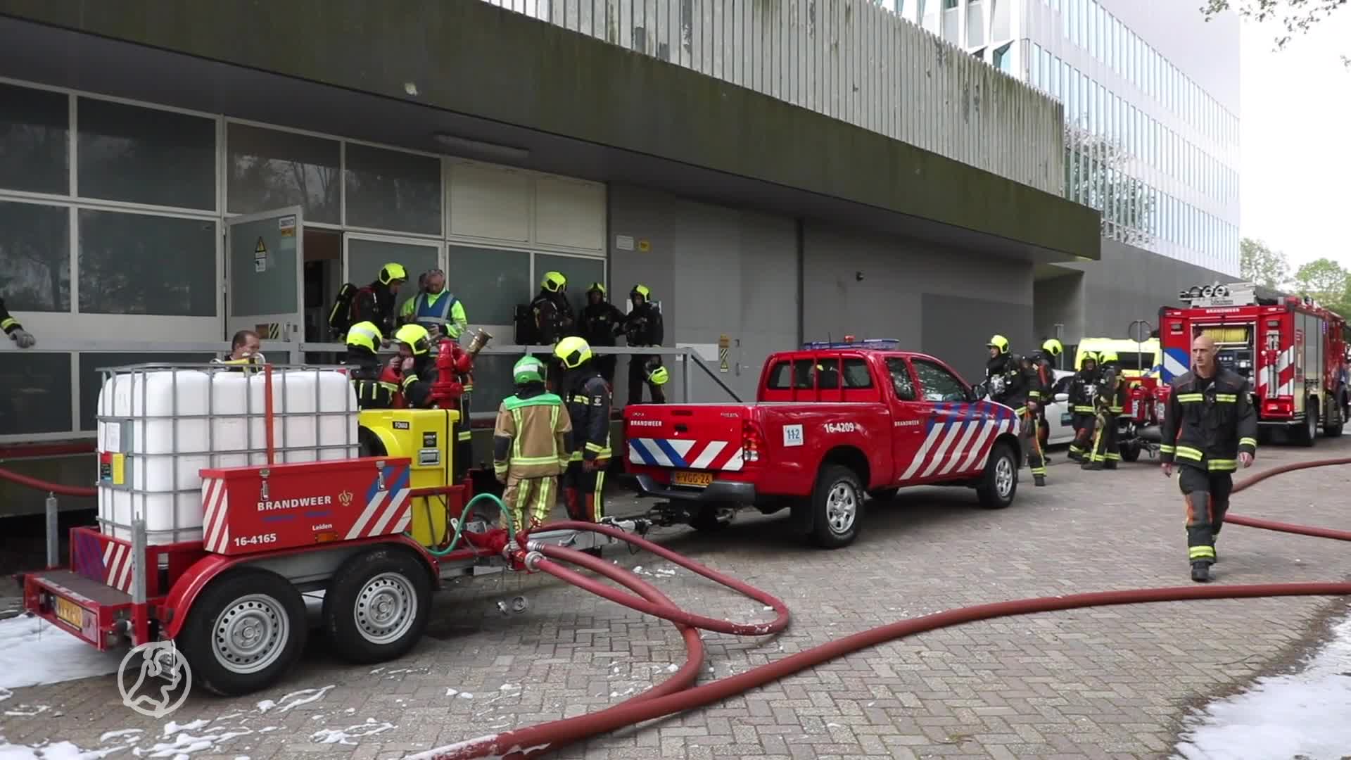 Gebouwen Universiteit Leiden ontruimd vanwege brand, mogelijk nog iemand binnen