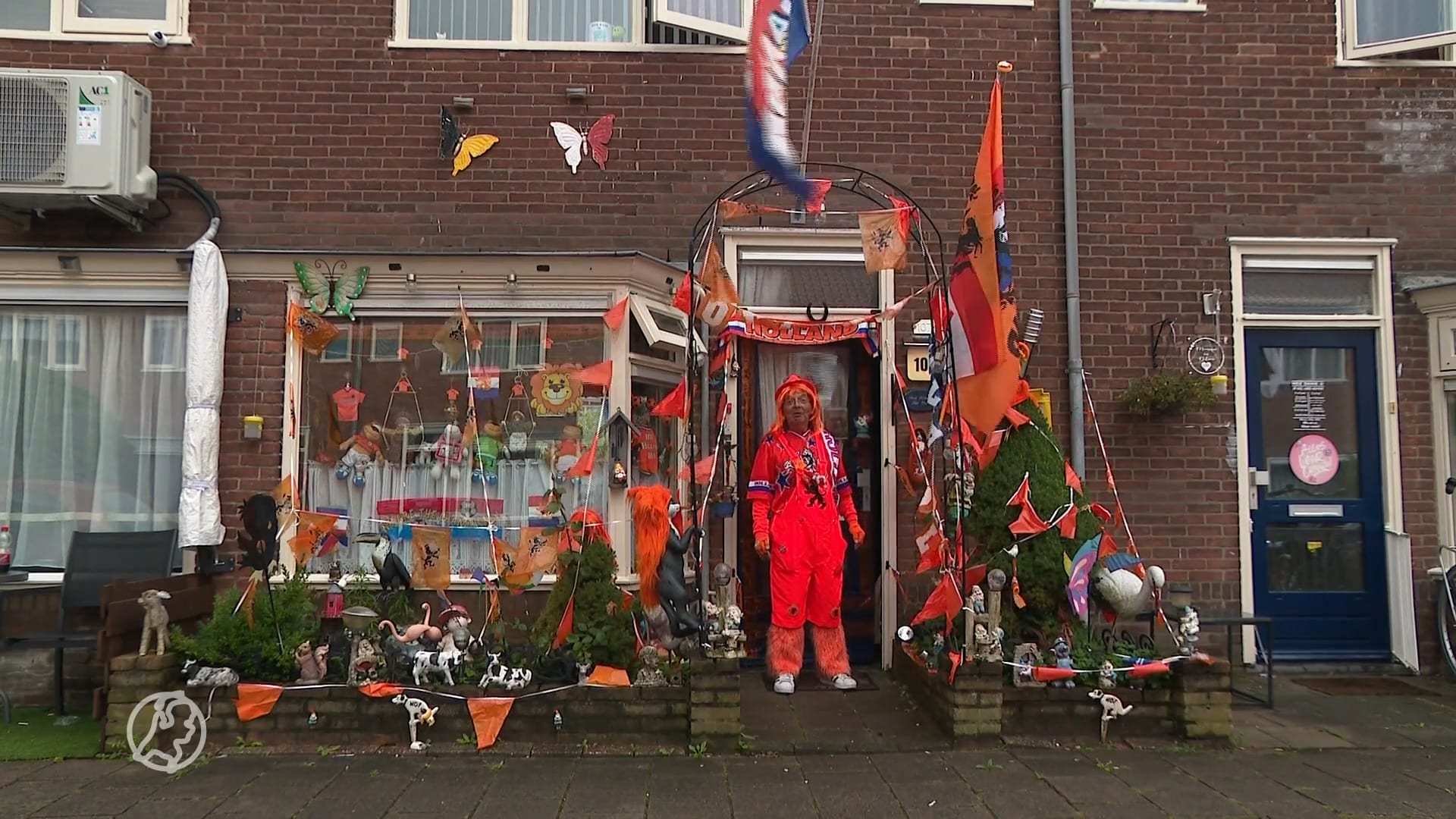 Fred en Tonny kleuren Arnhemse straten oranje voor de leeuwinnen, wie volgt?