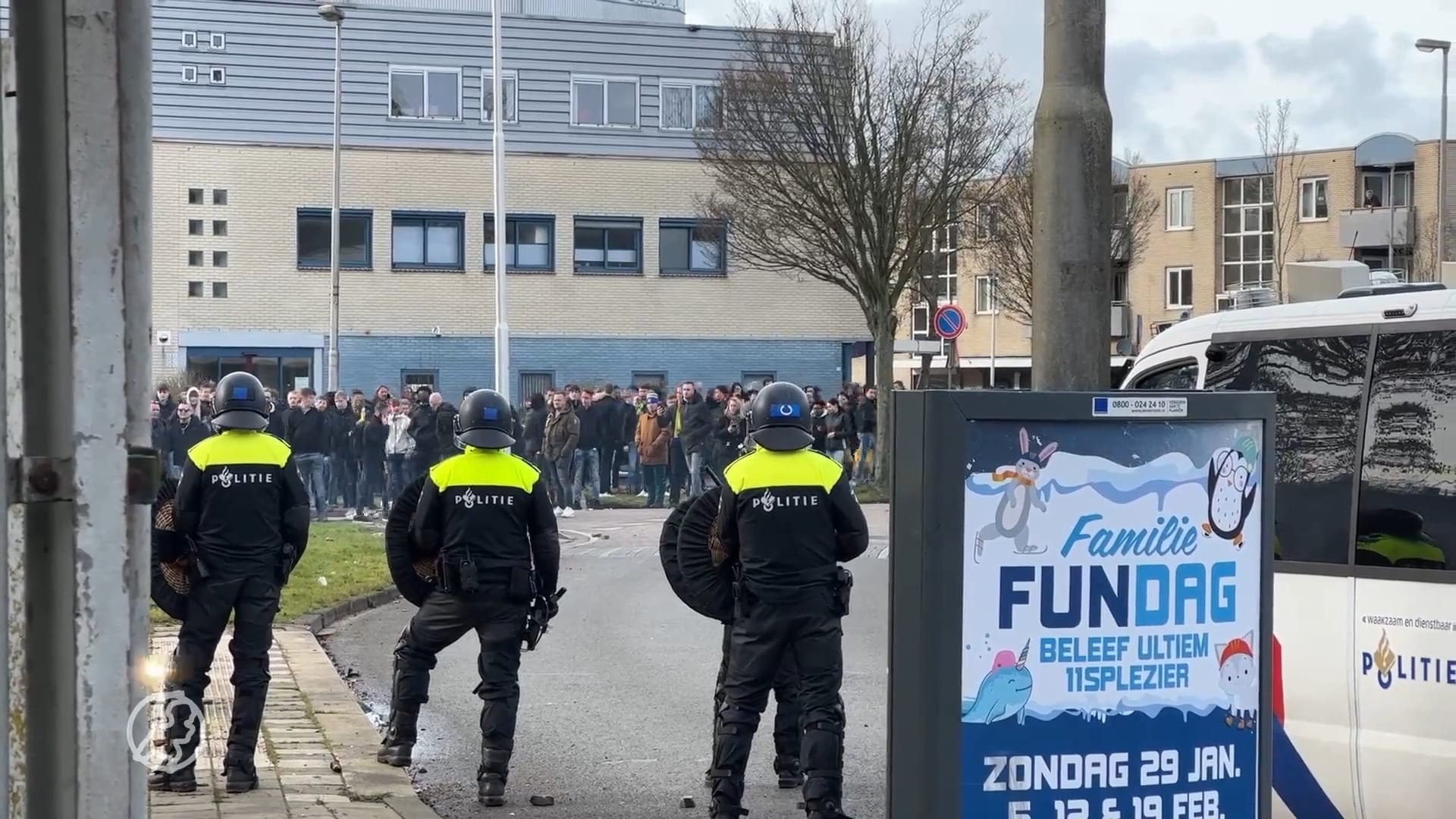 Agenten bekogeld bij Friese derby tussen Cambuur en Heerenveen