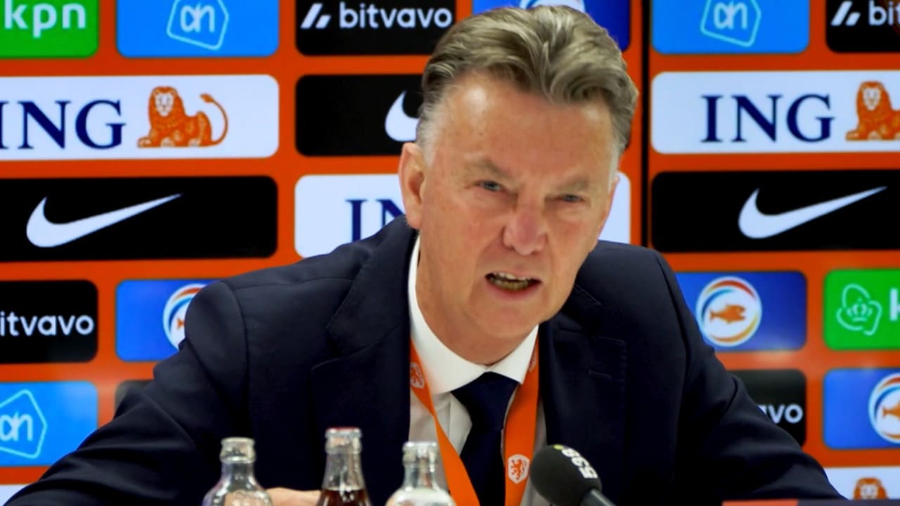 Valentijn en Van Gaal clashen op persconferentie: 'We stoppen hiermee, het is walgelijk'