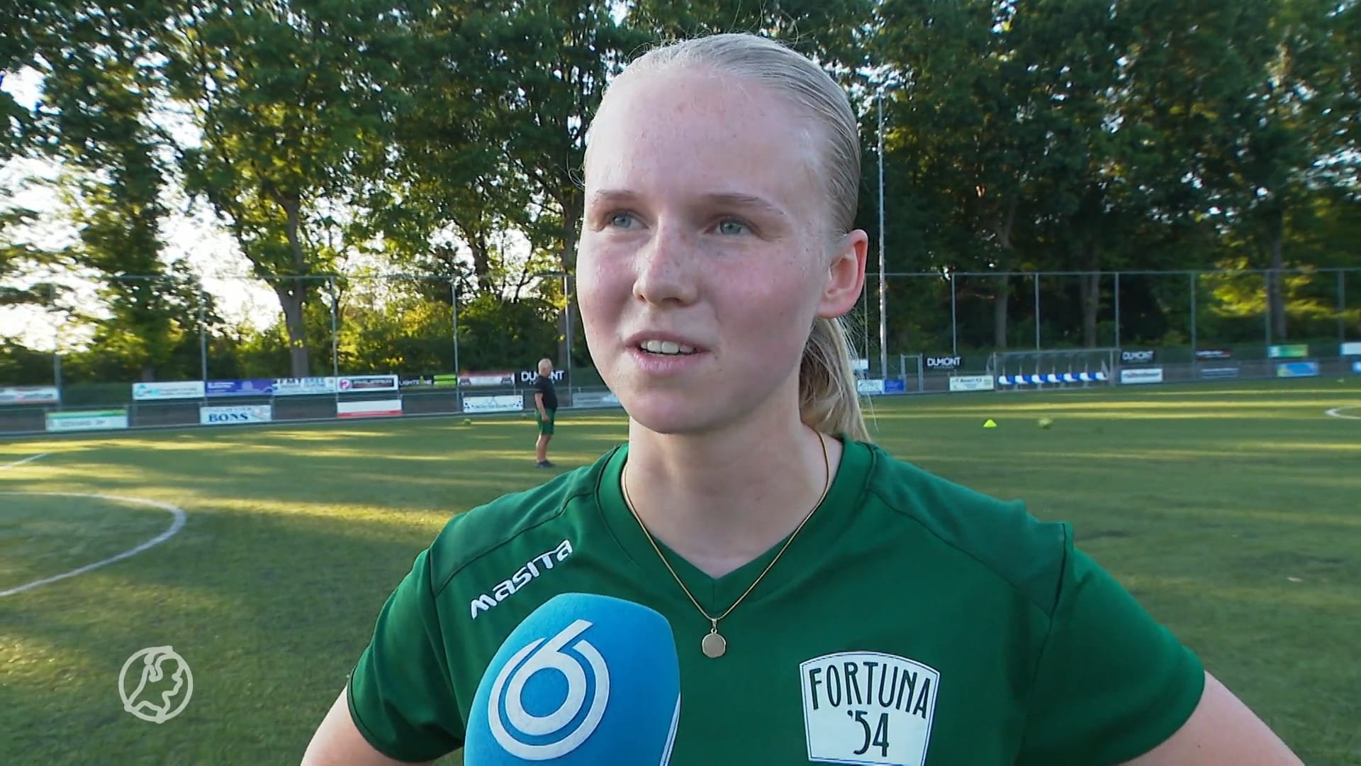 Populariteit van Sarina Wiegman maakt ook meidenteams enthousiast voor vrouwelijke trainers