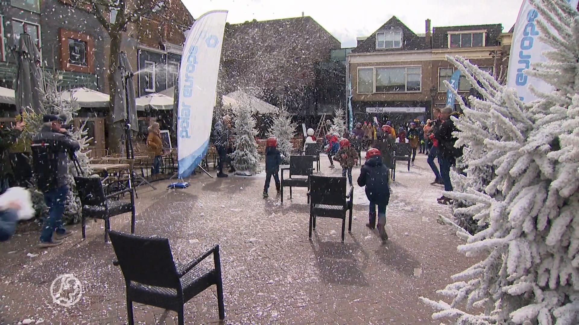 'Witte kerst' op 1 april: Kampen is omgetoverd tot kerstmarkt