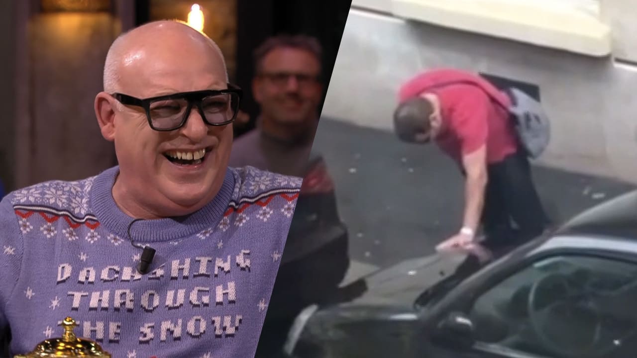 René giert om filmpje van plassende man: 'Hij valt in z'n eigen zeik!'