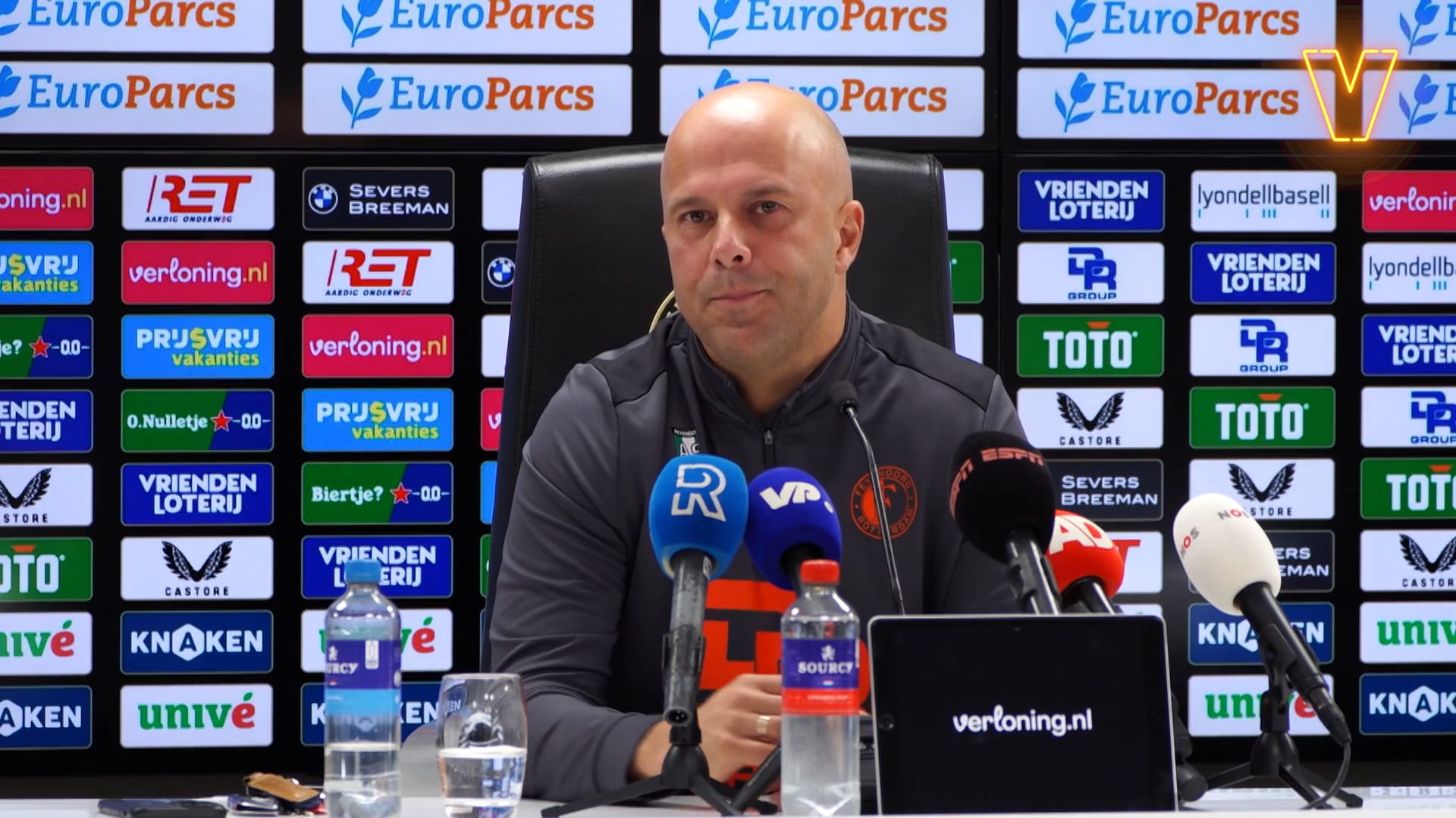 Arne Slot reageert op prijskaartjes Transfermarkt.nl: ‘Ik heb het idee dat die wel een goede richtlijn geeft’