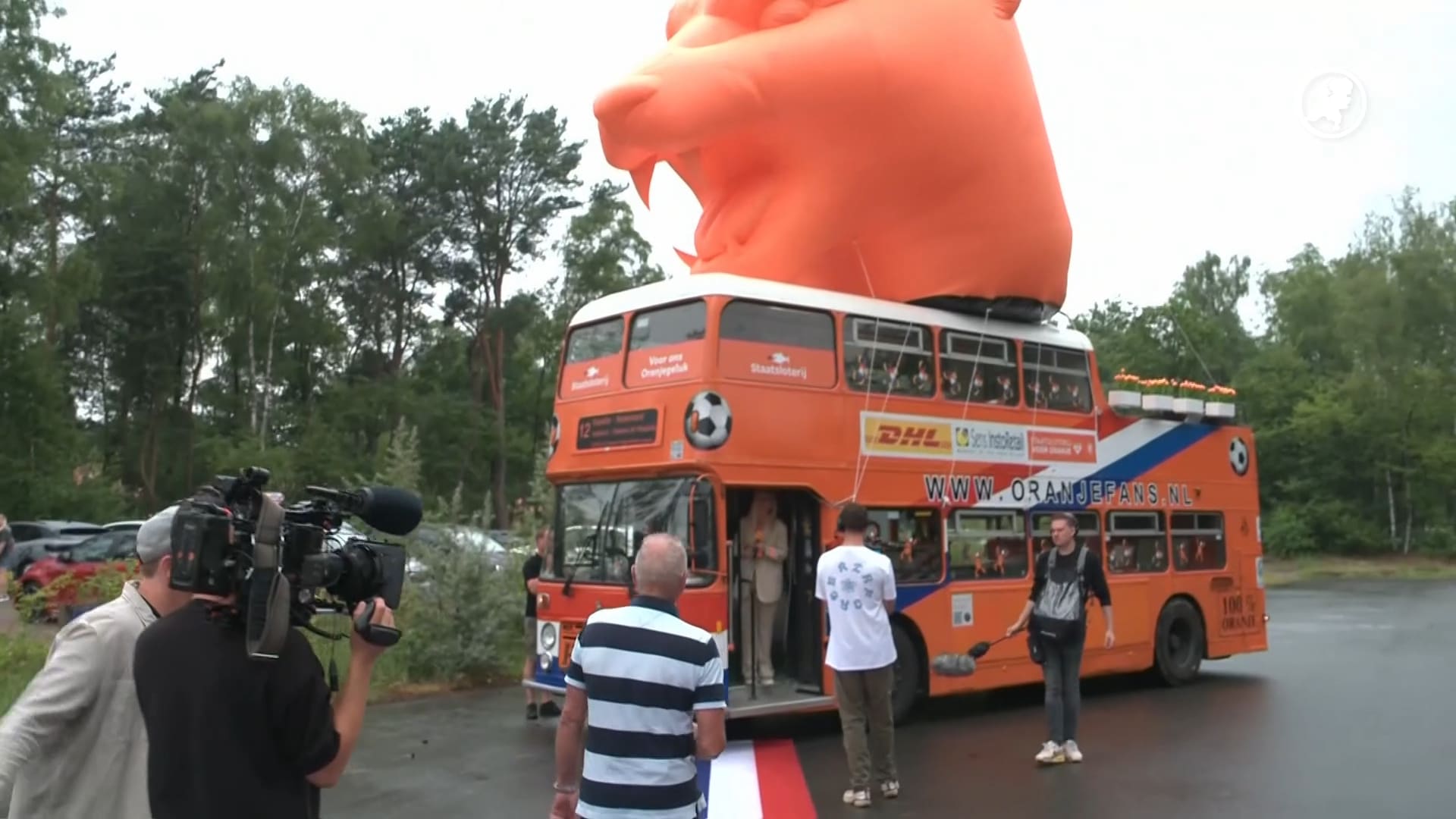 Oranjebus komt aan in Zwitserland voor vrouwen-EK