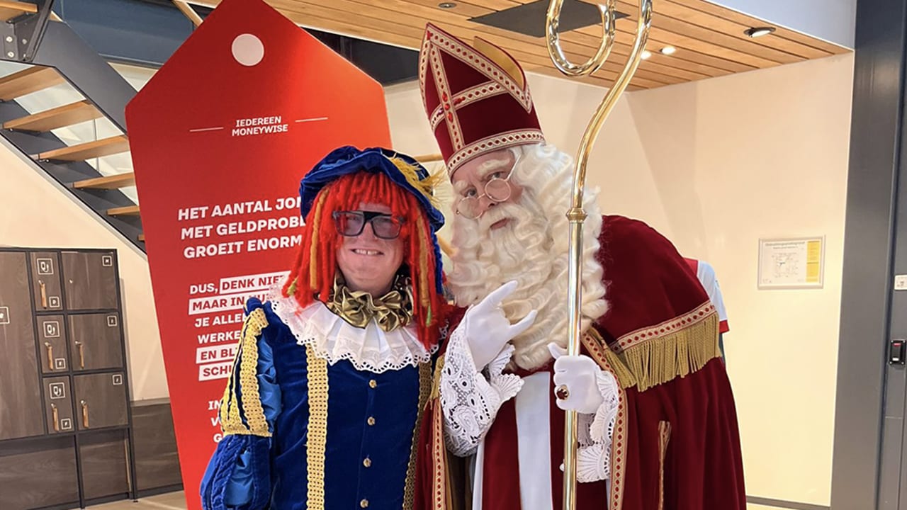 Directeurtje en René van der Gijp maken opwachting als Sint en Piet bij Jumbo