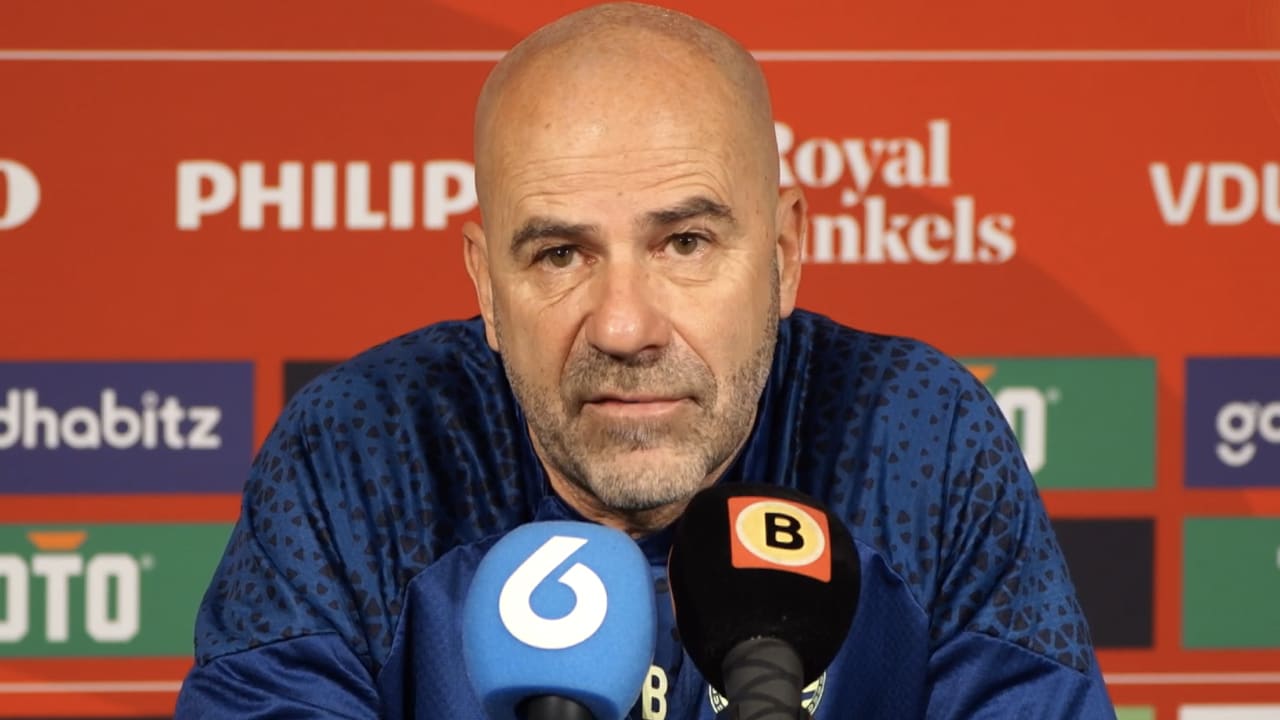 Bosz over PSV-oproep om in rode kleding naar stadion te komen: ‘Interesseert me geen bal!’