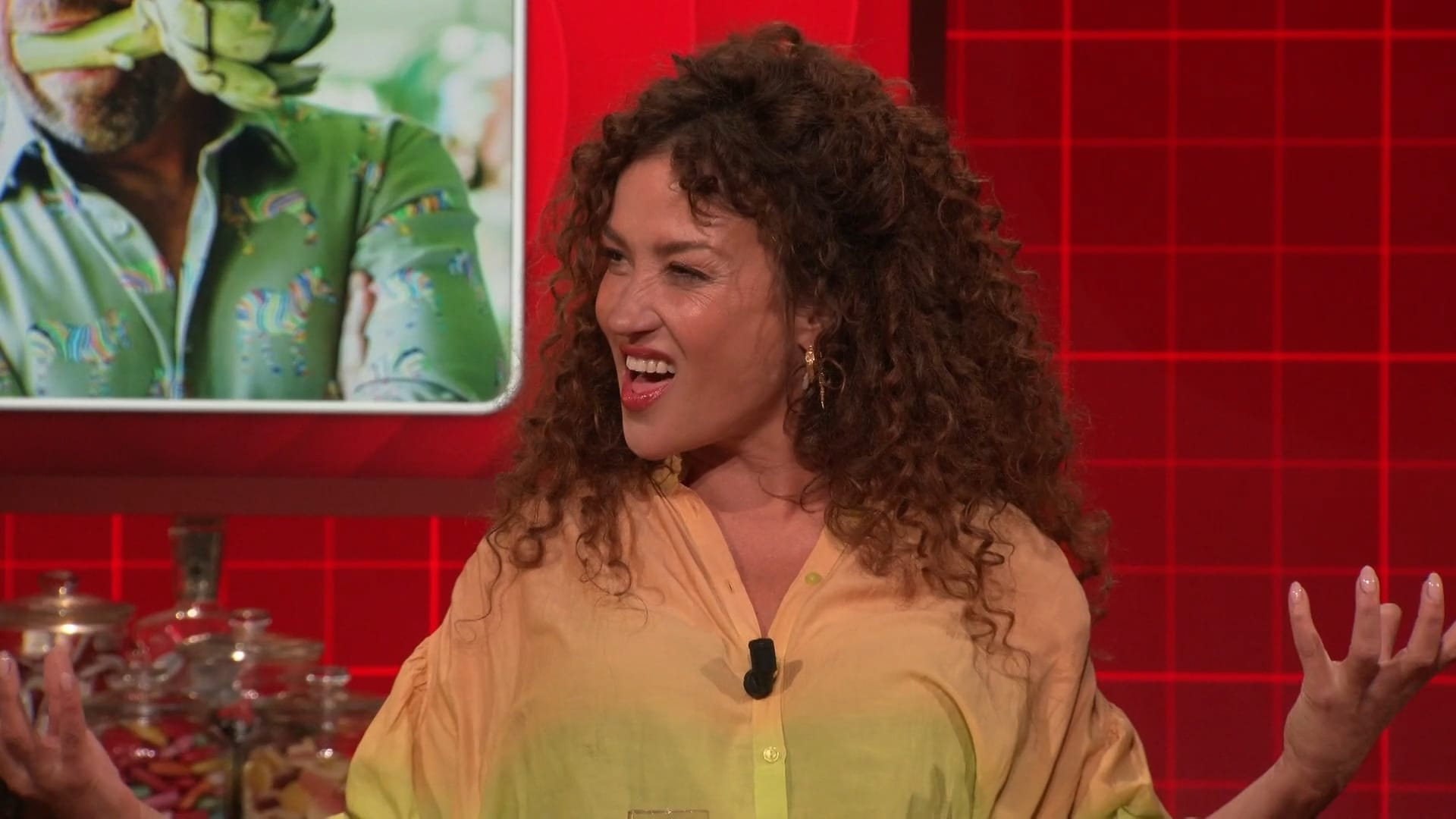 Katja Schuurman heeft een 'lekkere gore' guilty pleasure in de modder!