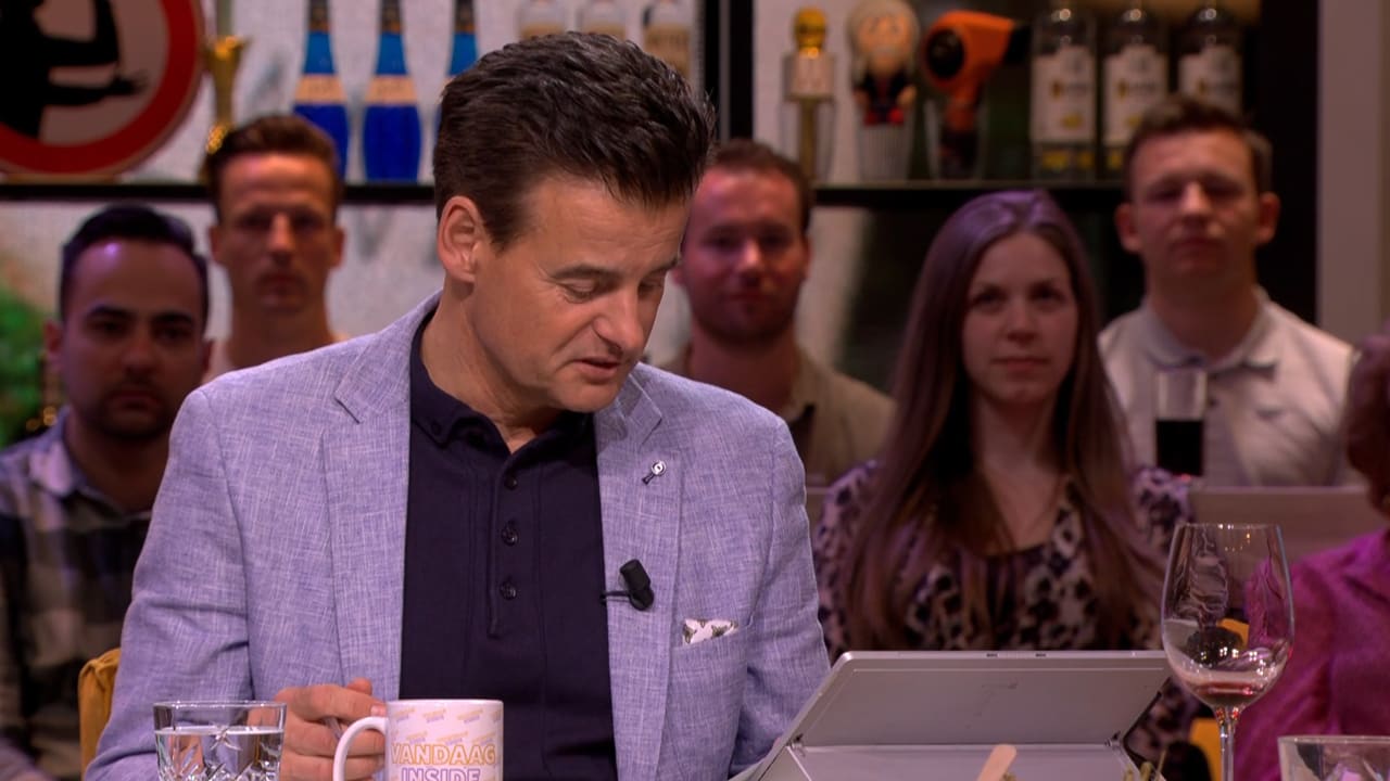 Wilfred krijgt tijdens uitzending appje over Omtzigt: ‘Ik weet niet of ik het voor moet lezen’