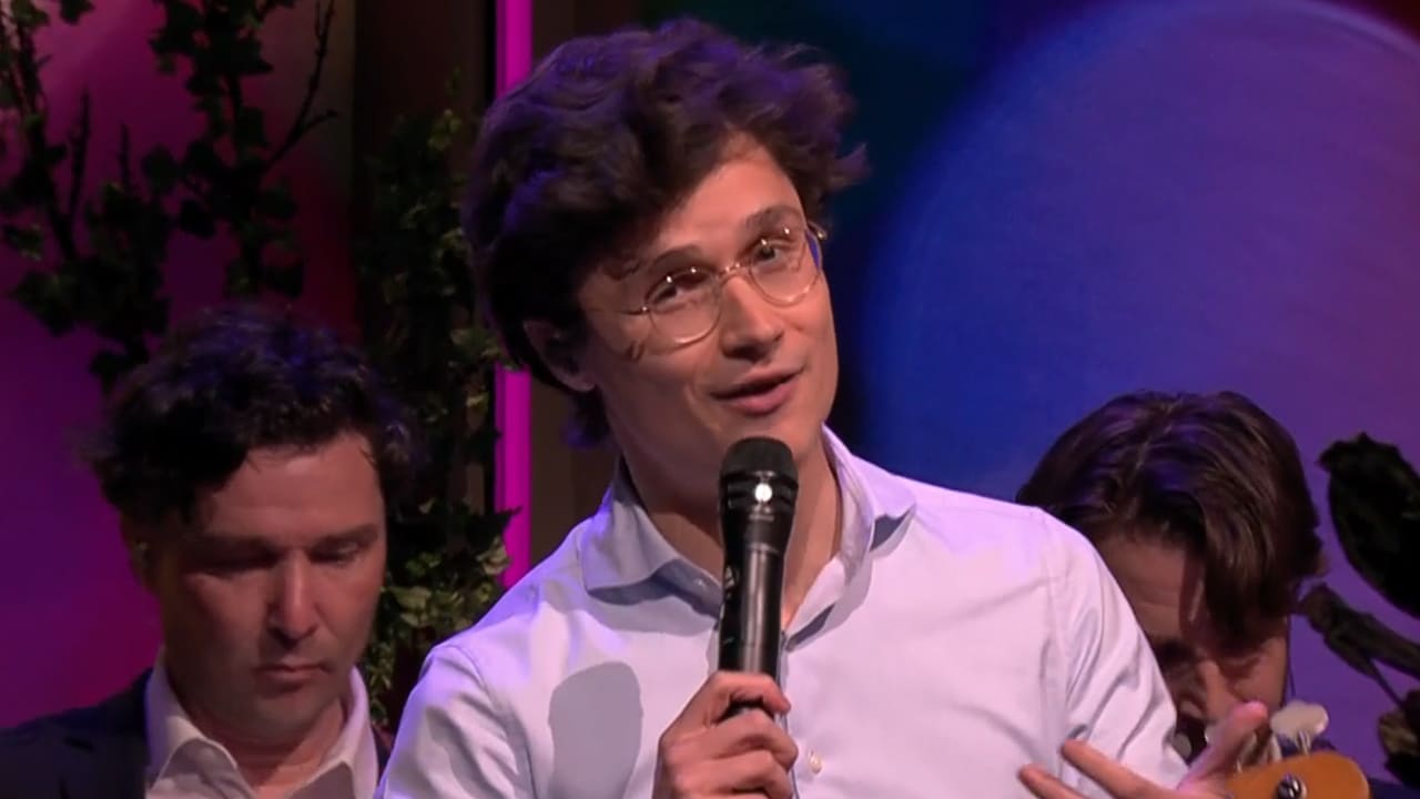 Dennis van Aarssen zorgt voor prachtige opening De Oranjezondag: 'That's Life'