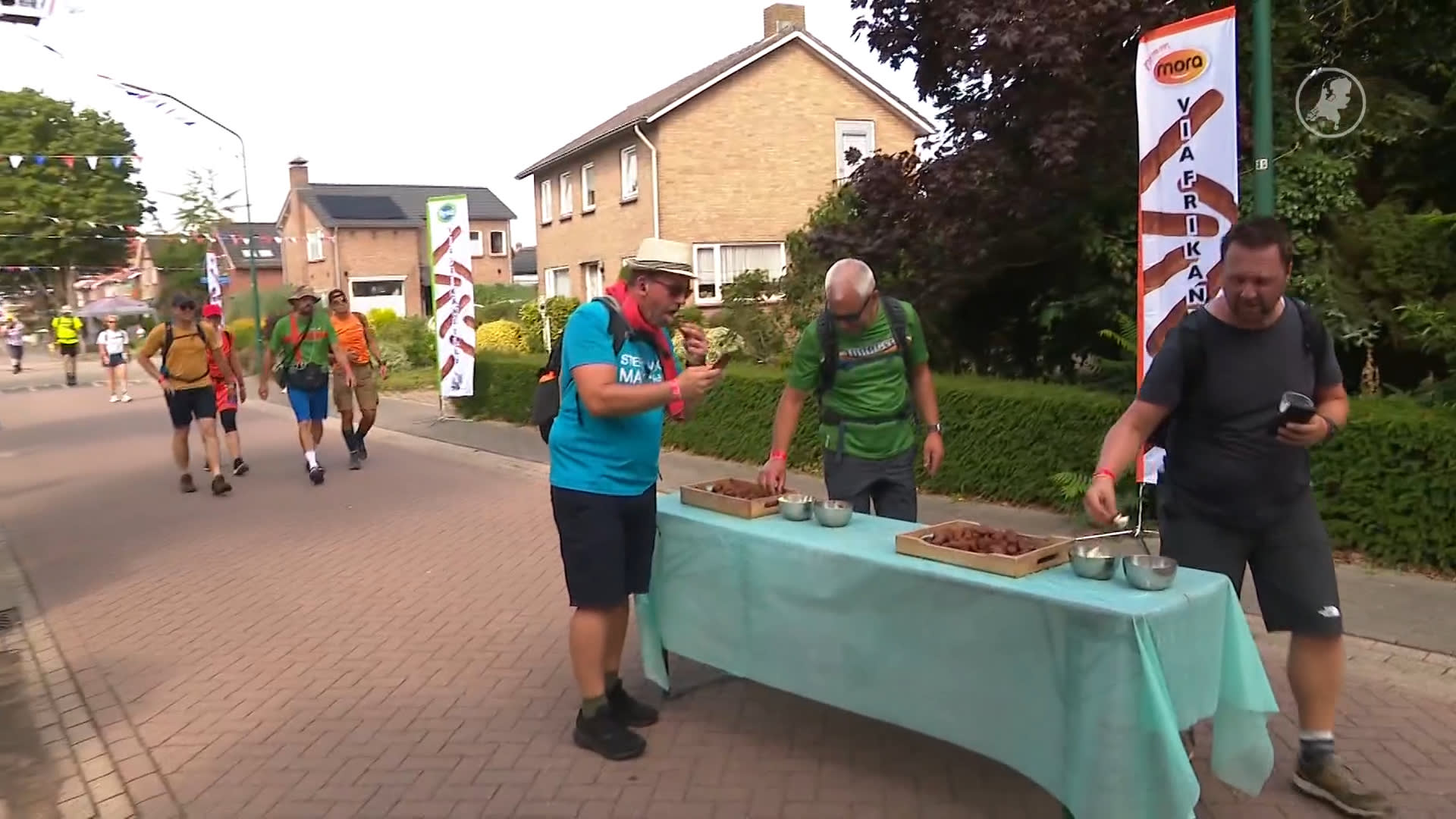 Vriendengroep uit Vianen bedenkt broertje van Via Gladiola: de Via Frikandella