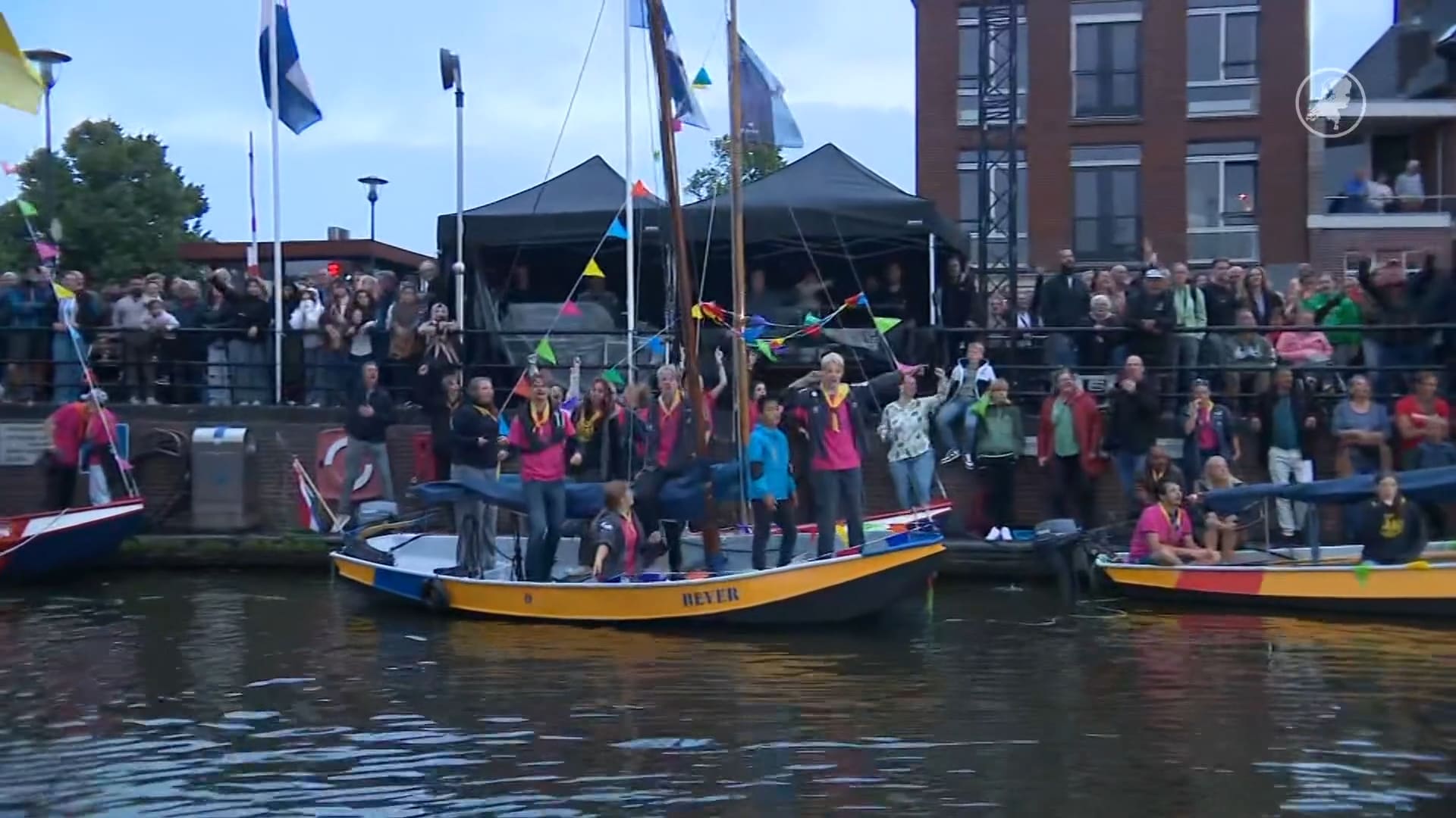Sneekweek feestelijk geopend op het water