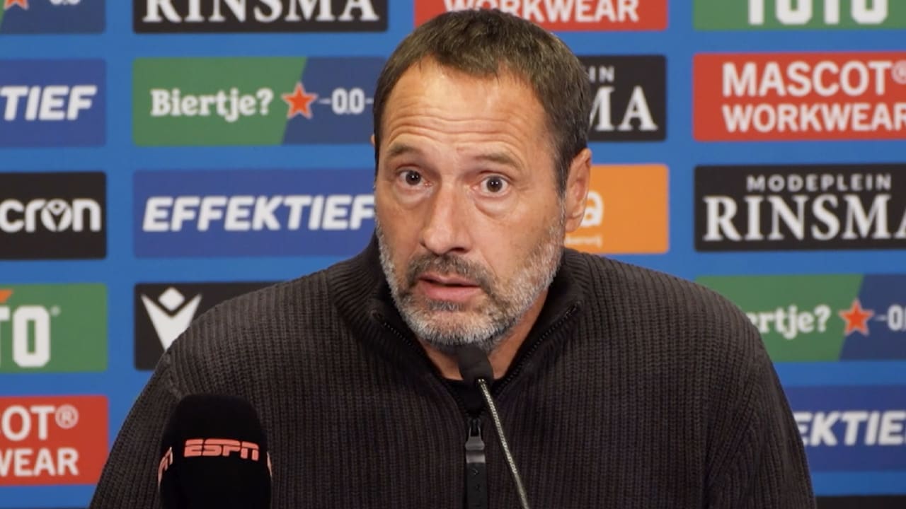 Van 't Schip kwaad in de rust: 'We speelden te laag tempo en niet met de overtuiging die je nodig hebt'