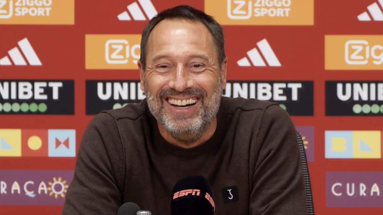 Van ’t Schip en journalisten schieten in de lach na antwoord tijdens persconferentie