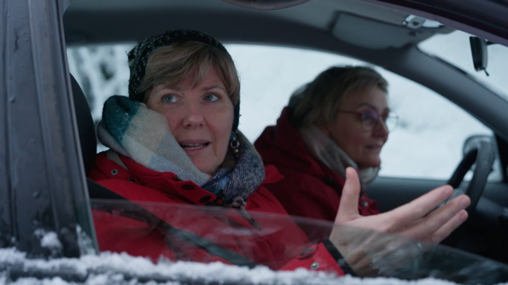 Sleutels van hun nieuwe woning… maar eerst de auto sneeuwvrij maken!