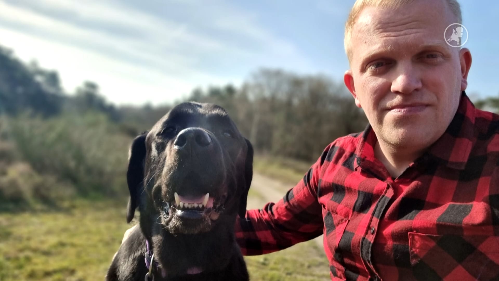 Maikel verloor hulphond Orris, nu wacht hij al 8 maanden op nieuwe hulp