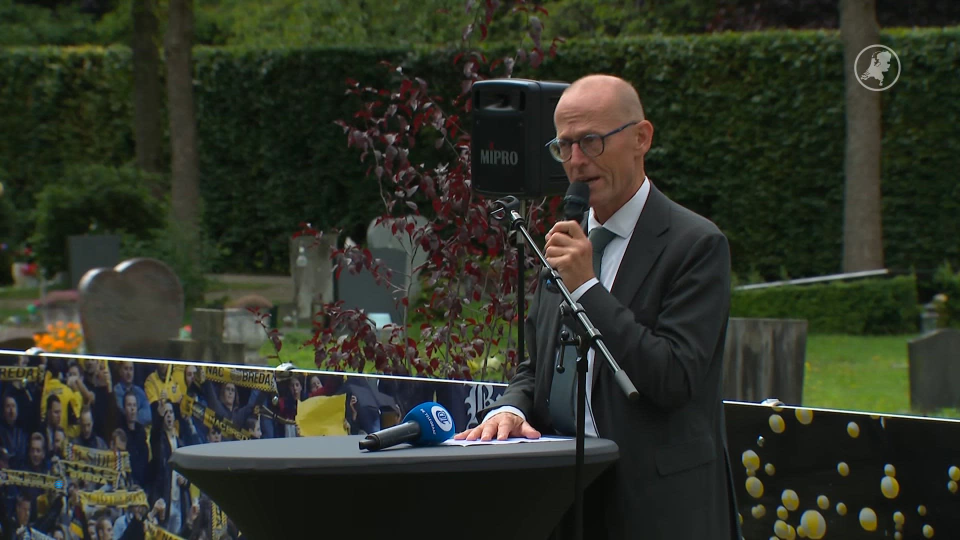 Piets as ligt nu op speciale begraafplaats voor NAC-fans