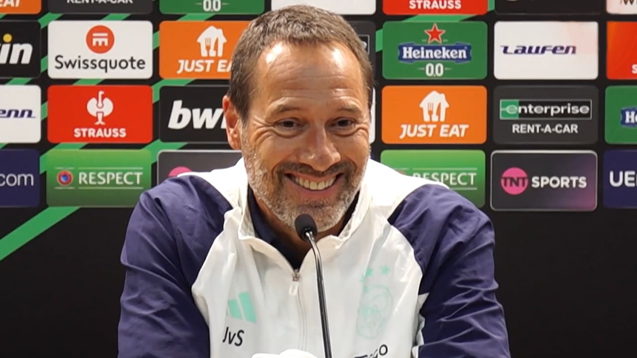 Van ‘t Schip grapt over Ajax-toekomst: ‘Dan ga ik misschien over mezelf beslissen’