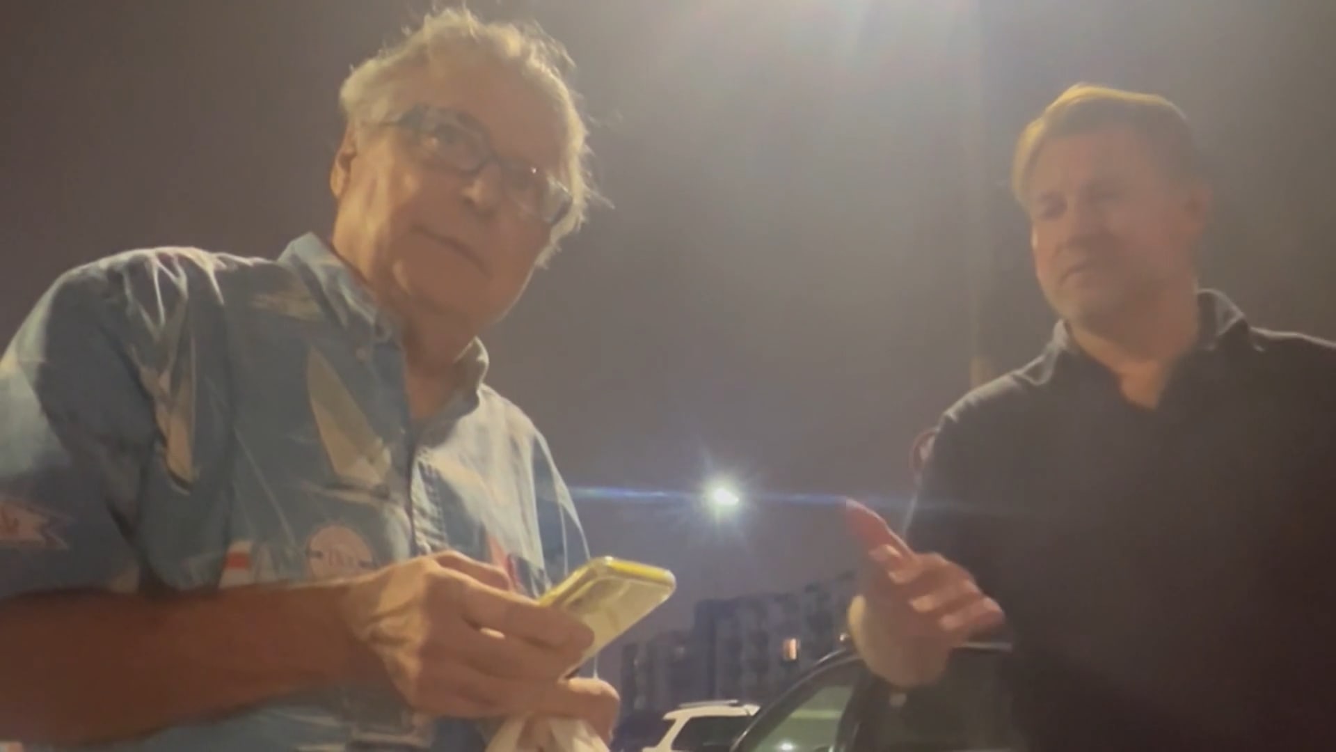 Dennis confronteert Larry: waar is de 15.000 dollar van Marjan?