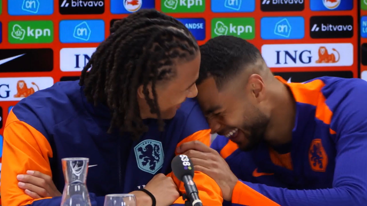 Spreekt Nathan Aké een woordje Duits? 'Ein kleine bisschen!'