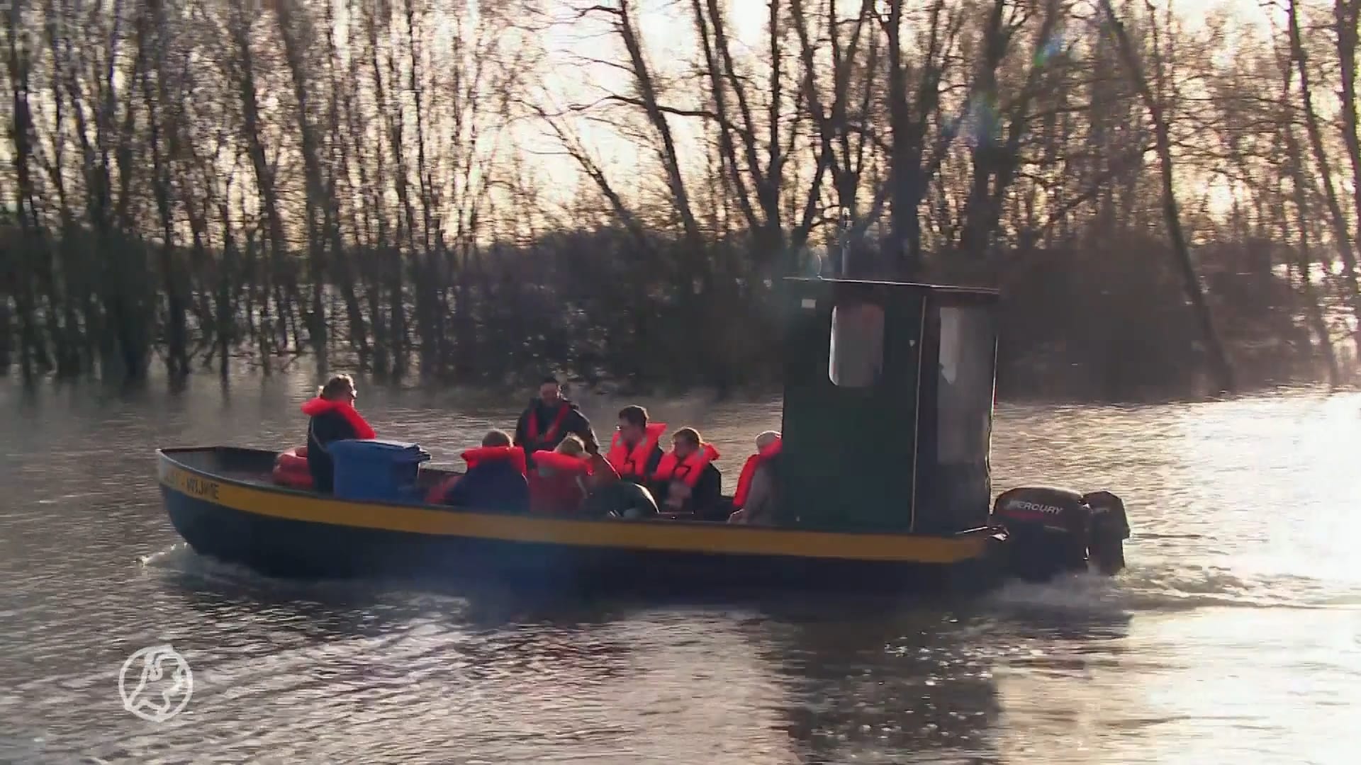 Dorpelingen aan de IJssel zijn opeens eilanders met pontje