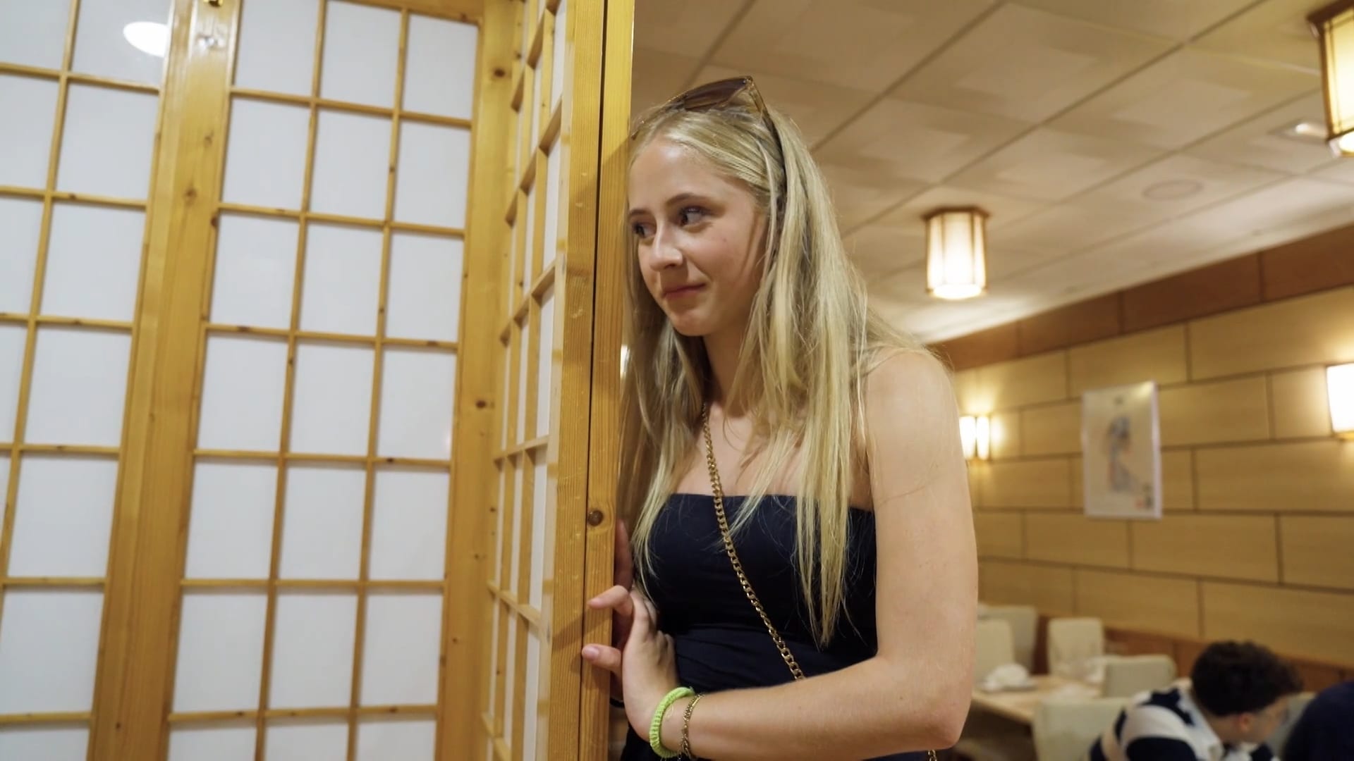 "Waar is de wc?!" Taalstruggles tijdens sushi-diner bij de familie Nijenhuis!