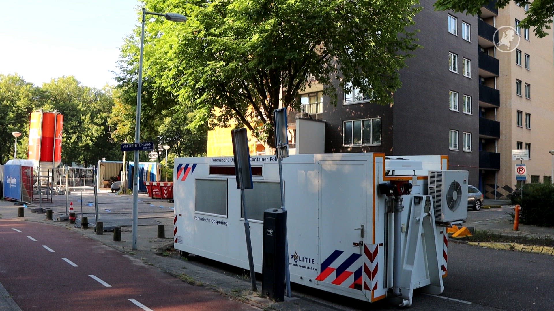 Politie doet onderzoek naar overleden vrouw in woning Amsterdam