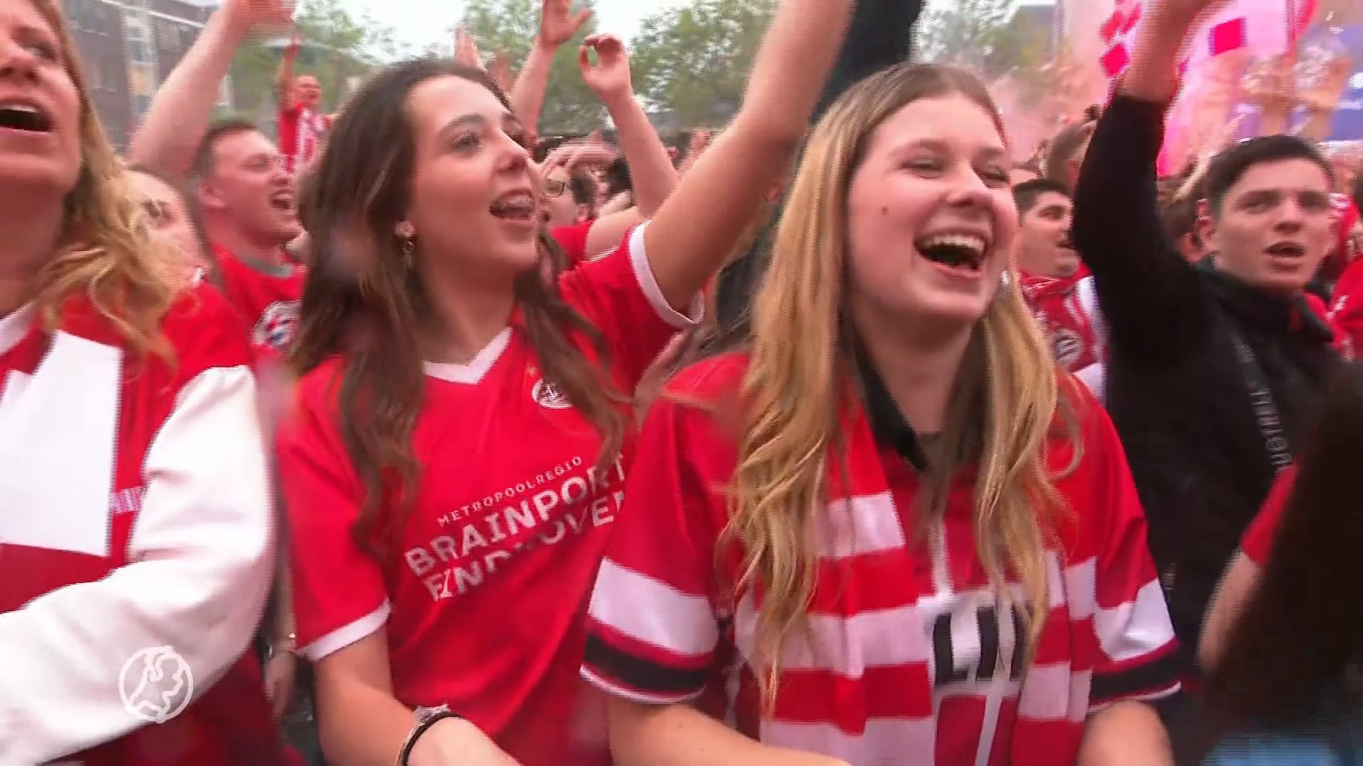 Groot feest in Eindhoven: tienduizenden fans huldigen landskampioen PSV