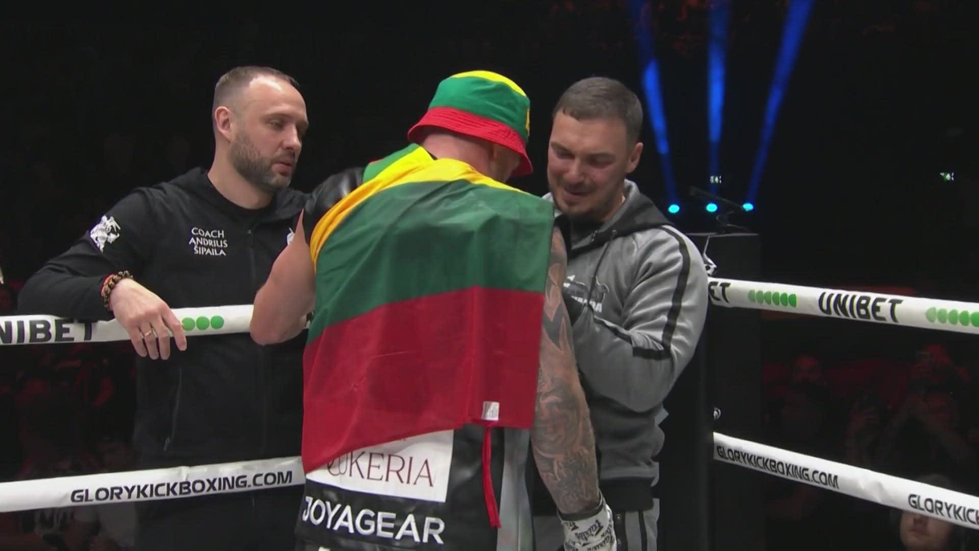 Sergej Maslobojev wint van Tarik Khabez: 'This young boy still can!'