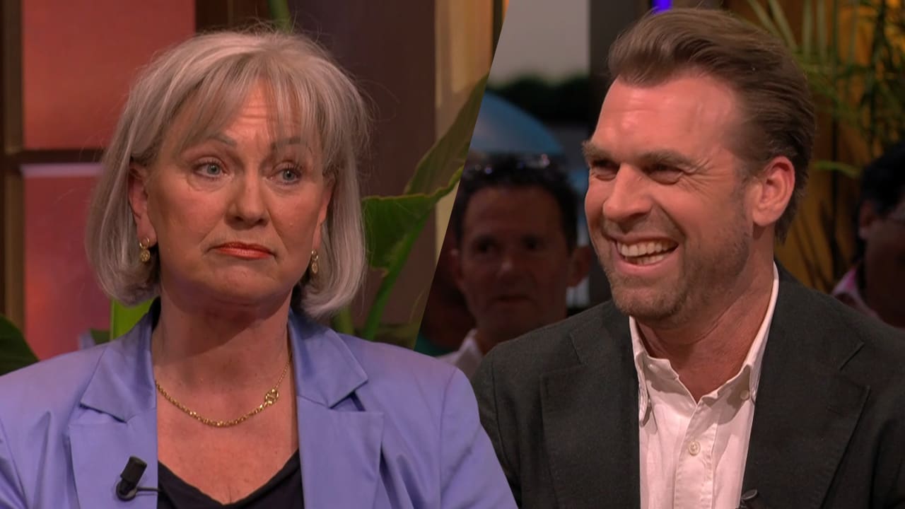 Rutger Castricum laat zich in bijzijn van woordvoerster kritisch uit over reisorganisatie