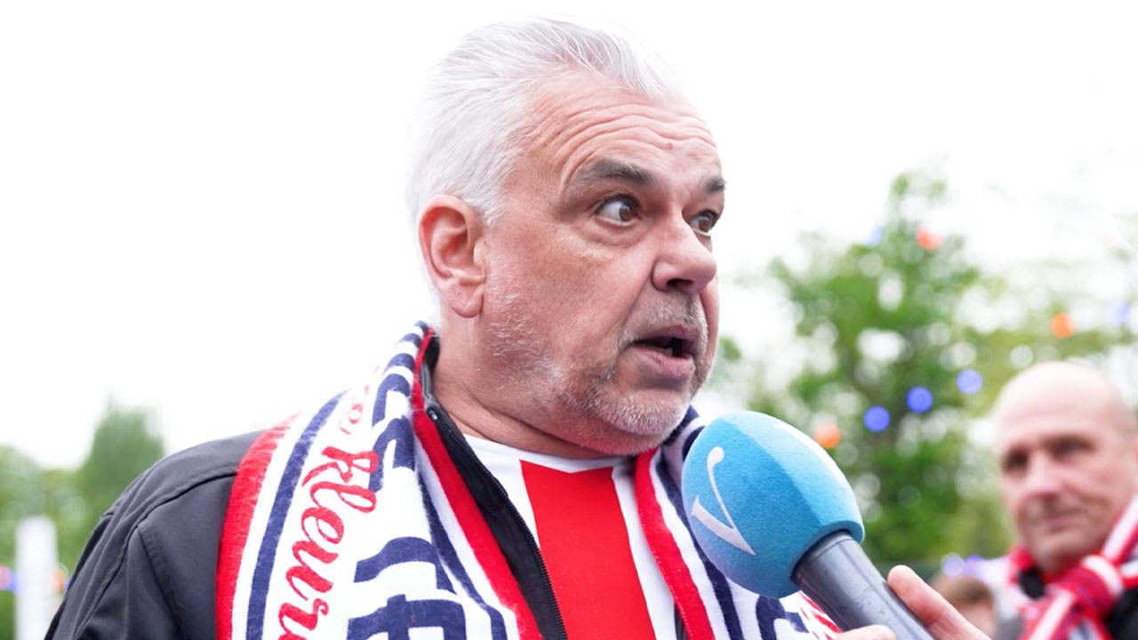 Tom Staal spreekt Willem II-supporter: 'Altijd billen knijpen hier!’