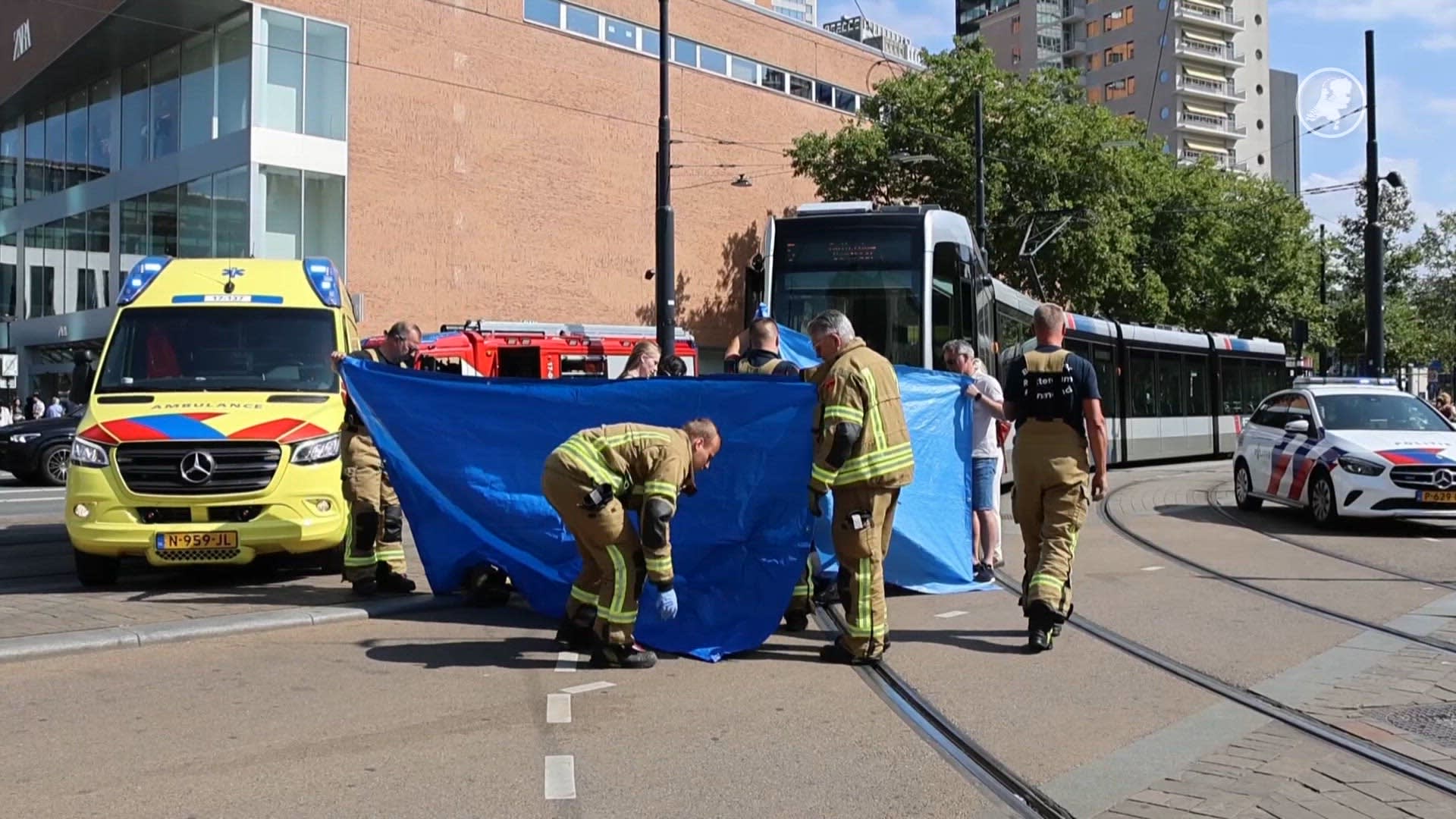 Persoon aangereden door tram op Coolsingel