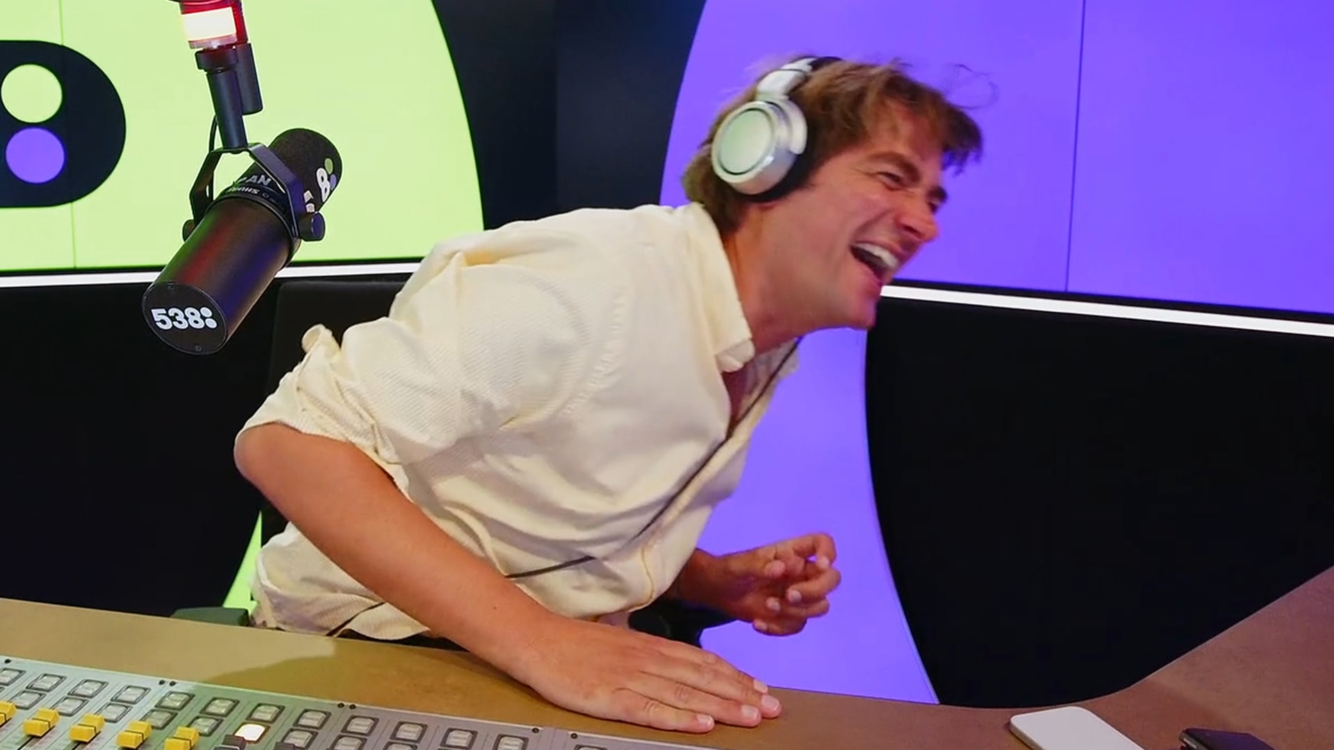 Frank op heterdaad betrapt tijdens het plassen!
