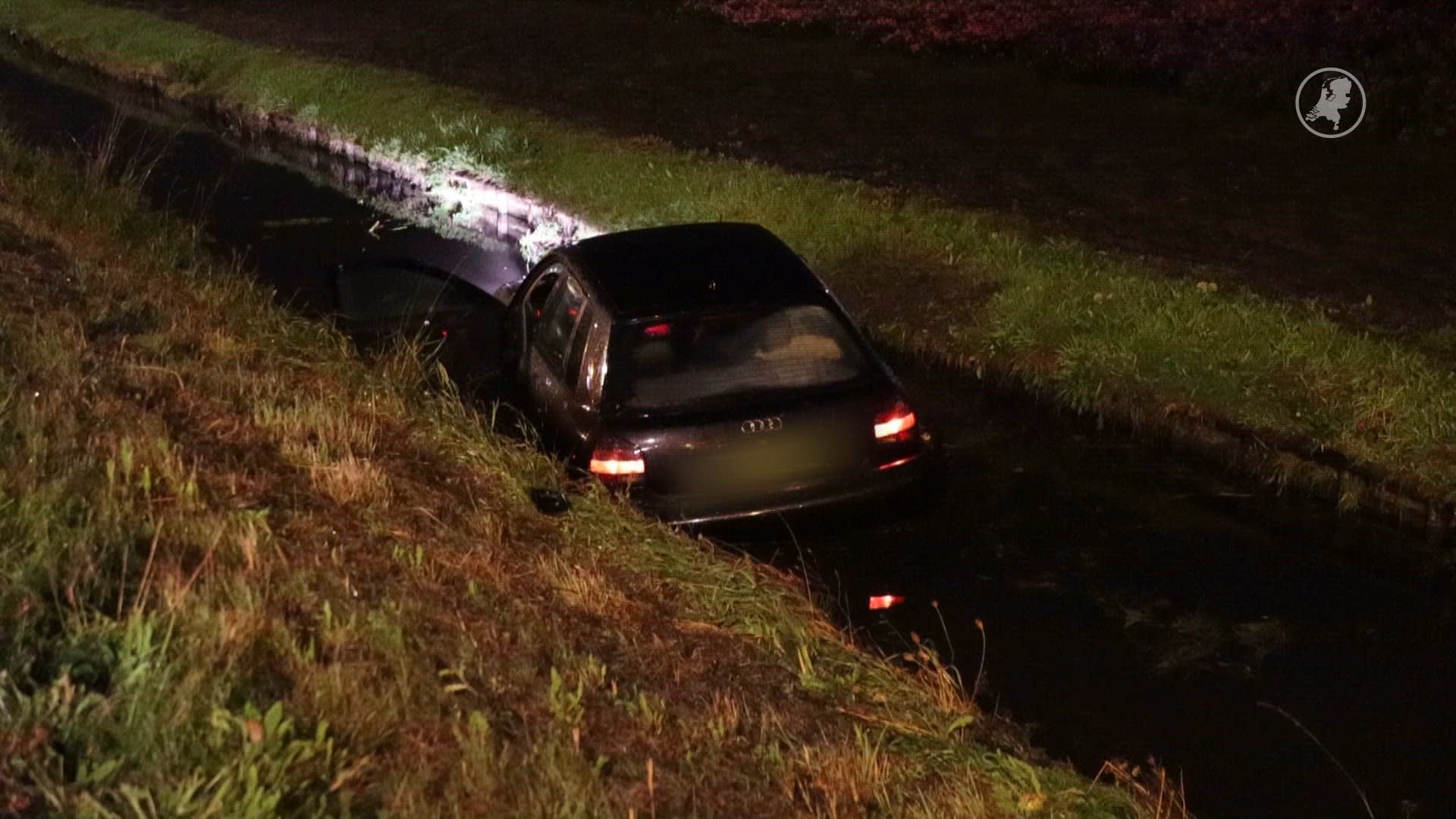 Beschonken automobilist rijdt sloot in in Noordwijkerhout