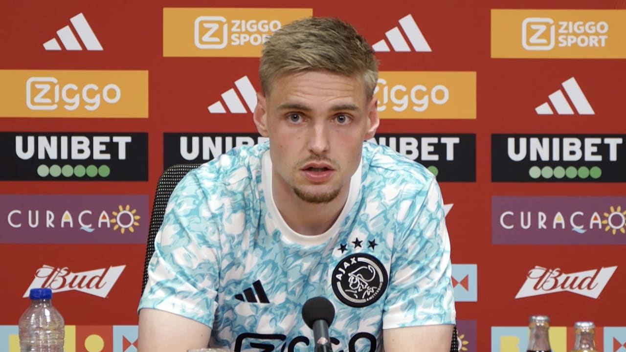Taylor herpakt zich met Ajax na pijnlijke Klassieker: 'Een van de donkerste dagen uit mijn leven'
