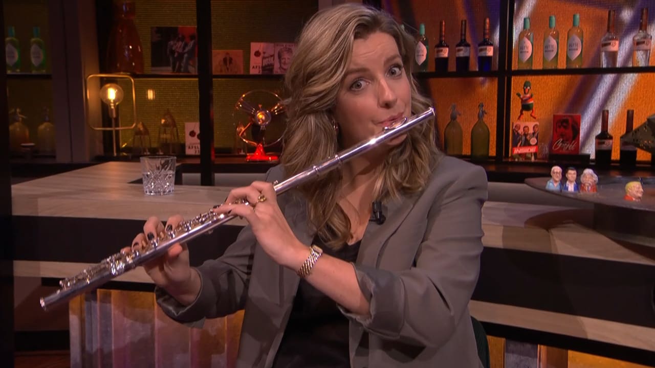 Merel zet de studio van Vandaag Inside op z'n kop met dwarsfluit