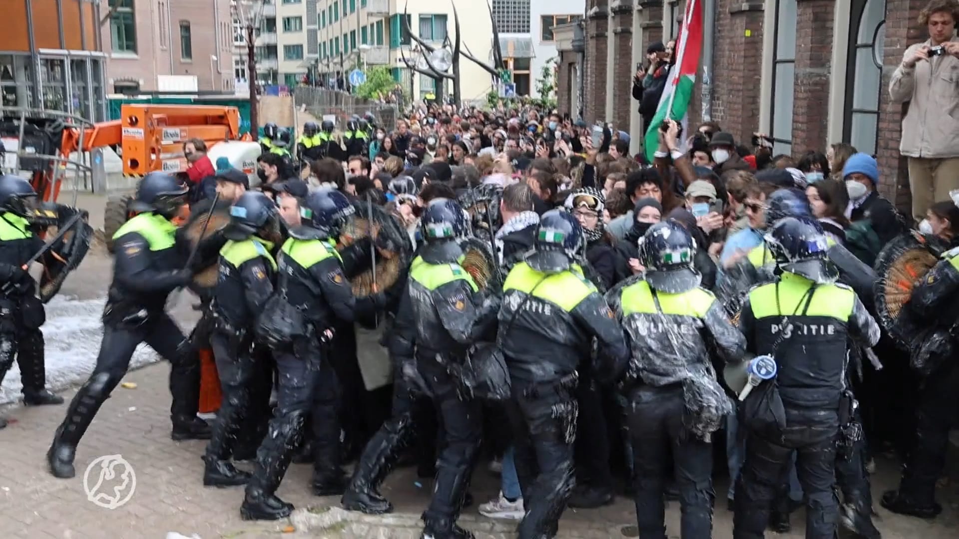 Was optreden van politie bij UvA-protest te ingrijpend? 'Dit is geen demonstratie meer'