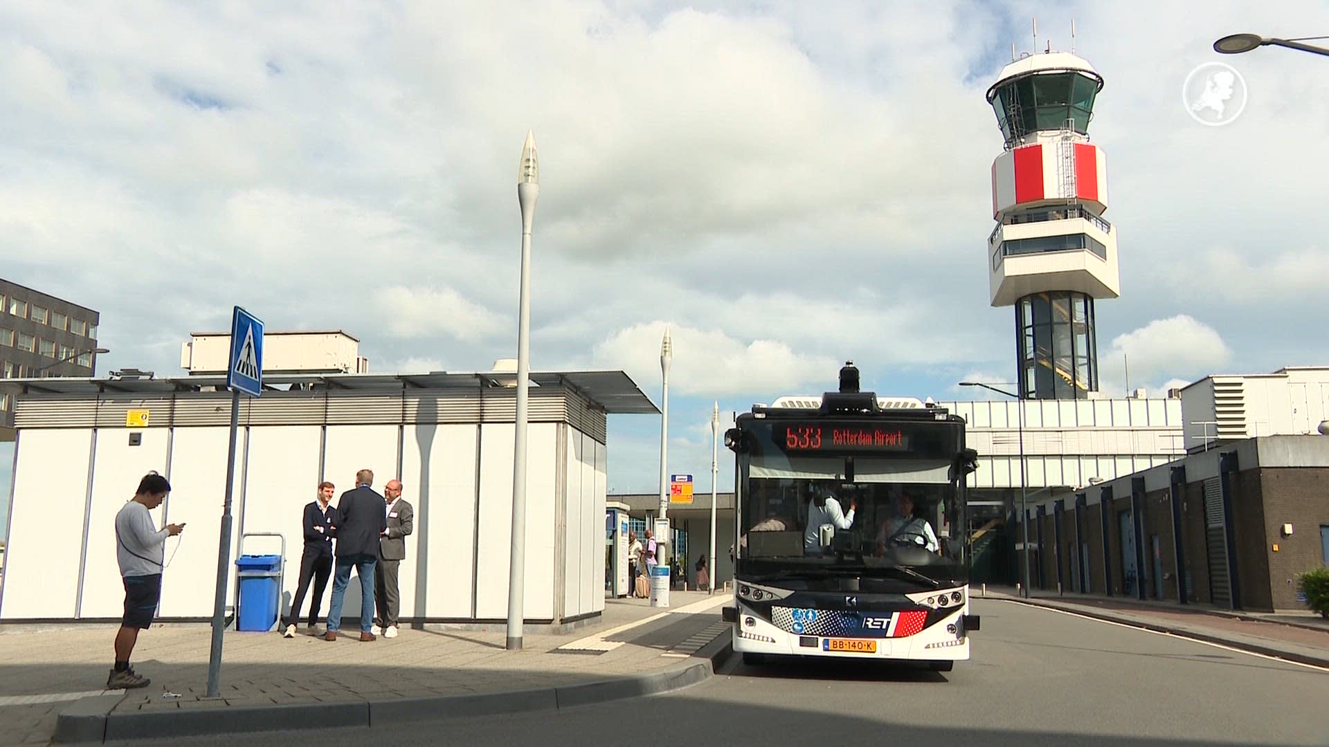 Zit er nou geen chauffeur in die bus? Eerste zelfrijdende bus bestaat