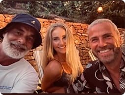 ZIEN: Zo onherkenbaar ziet John Ewbank er tegenwoordig uit | Shownieuws