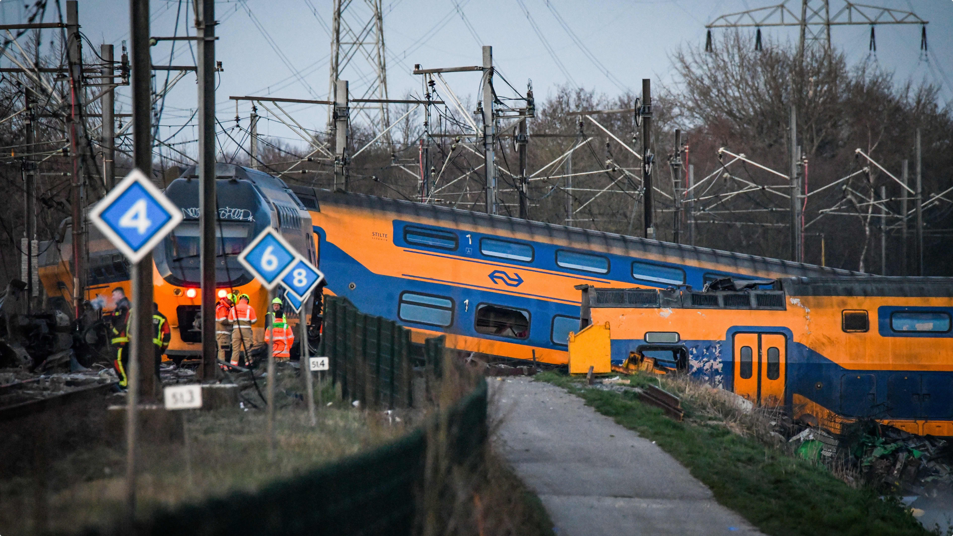 466370764
https://www.anpfoto.nl/search.pp?pictureid=466370764&page=1&pos=9&title=E%C3%A9n-dode-door-treinongeval-Voorschoten,-meerdere-gewonden