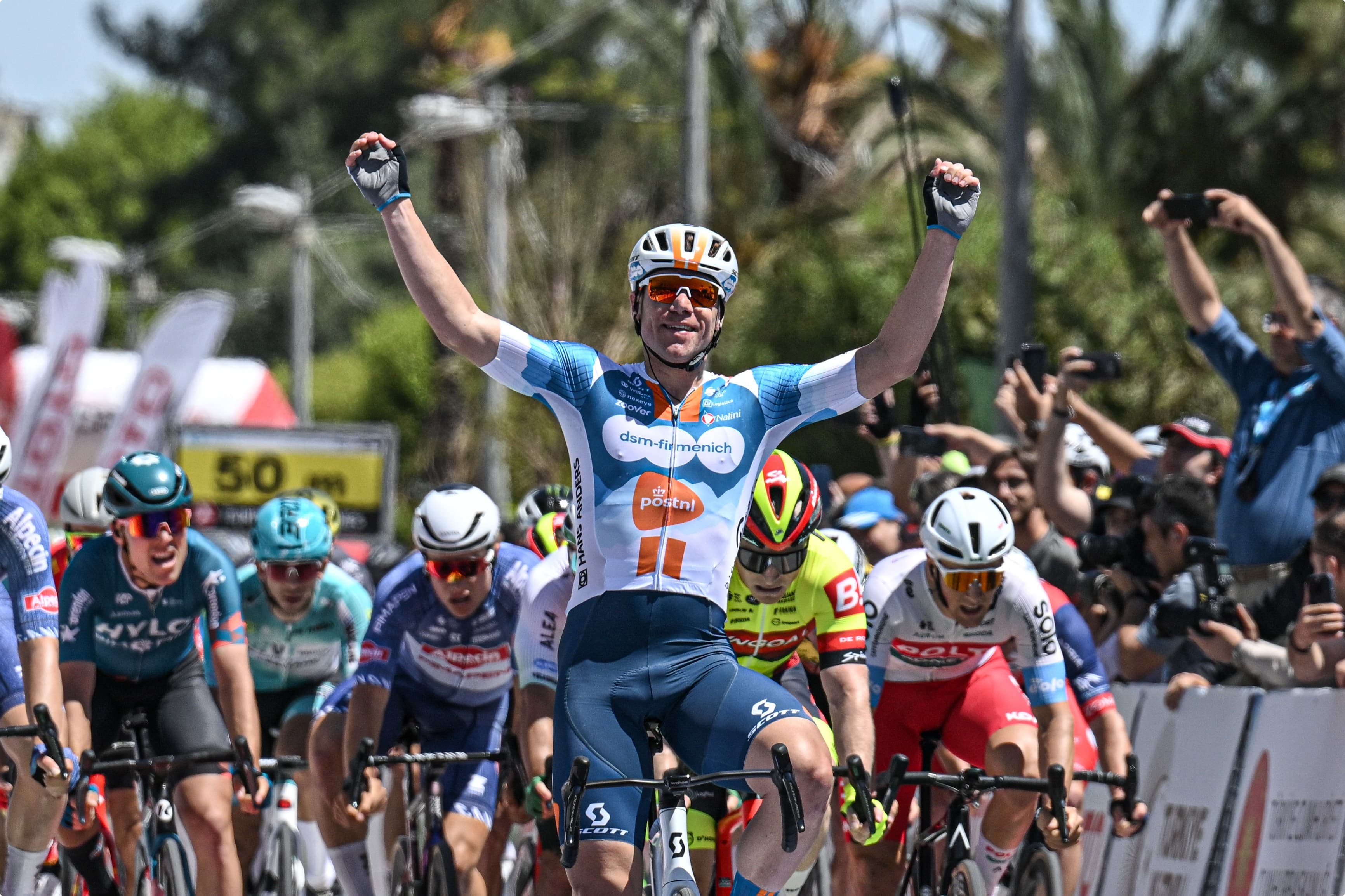 Fabio Jakobsen juicht in de Ronde van Turkije. Beeld: ANP.