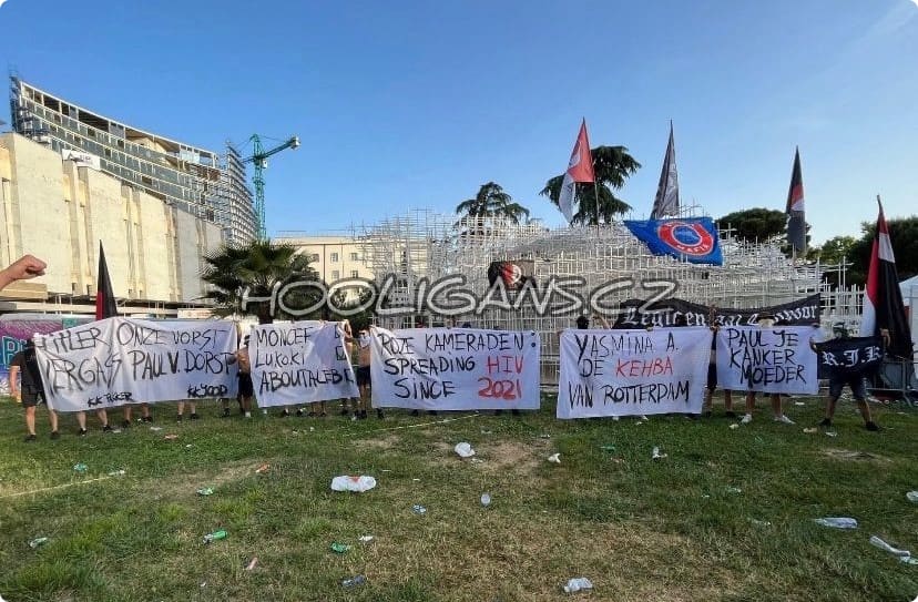 Feyenoord noemt spandoeken supporters Tirana misselijkmakend en laf