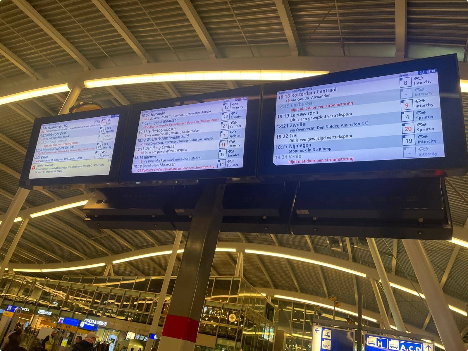 Reizigers gestrand op Utrecht Centraal